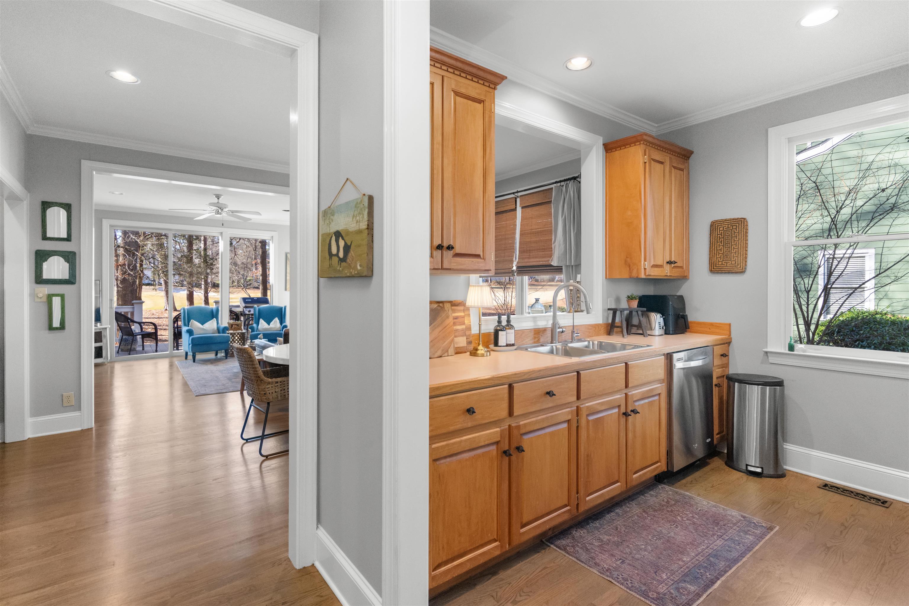 246 BEECH HAVEN LANE image 6