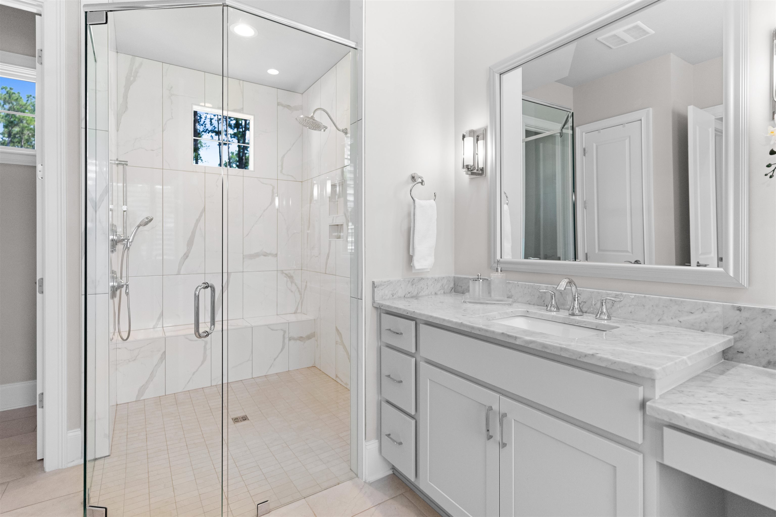 1071 CREEK BLUFF image 28