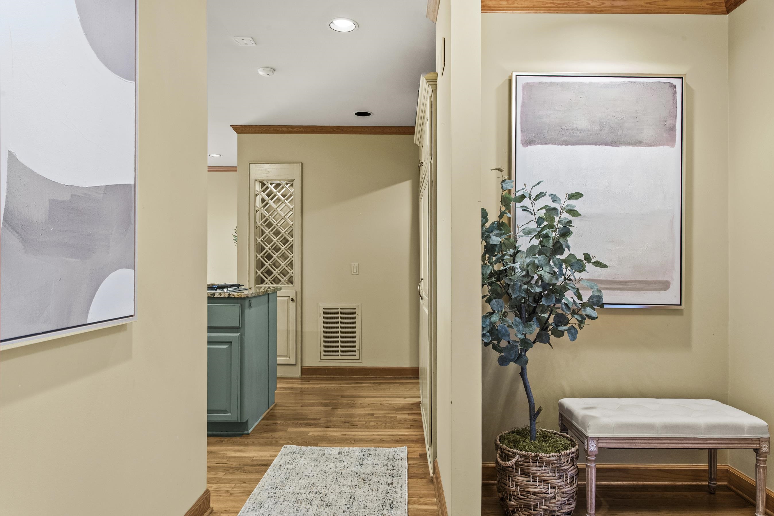 1201 LAKEVIEW COURT image 12