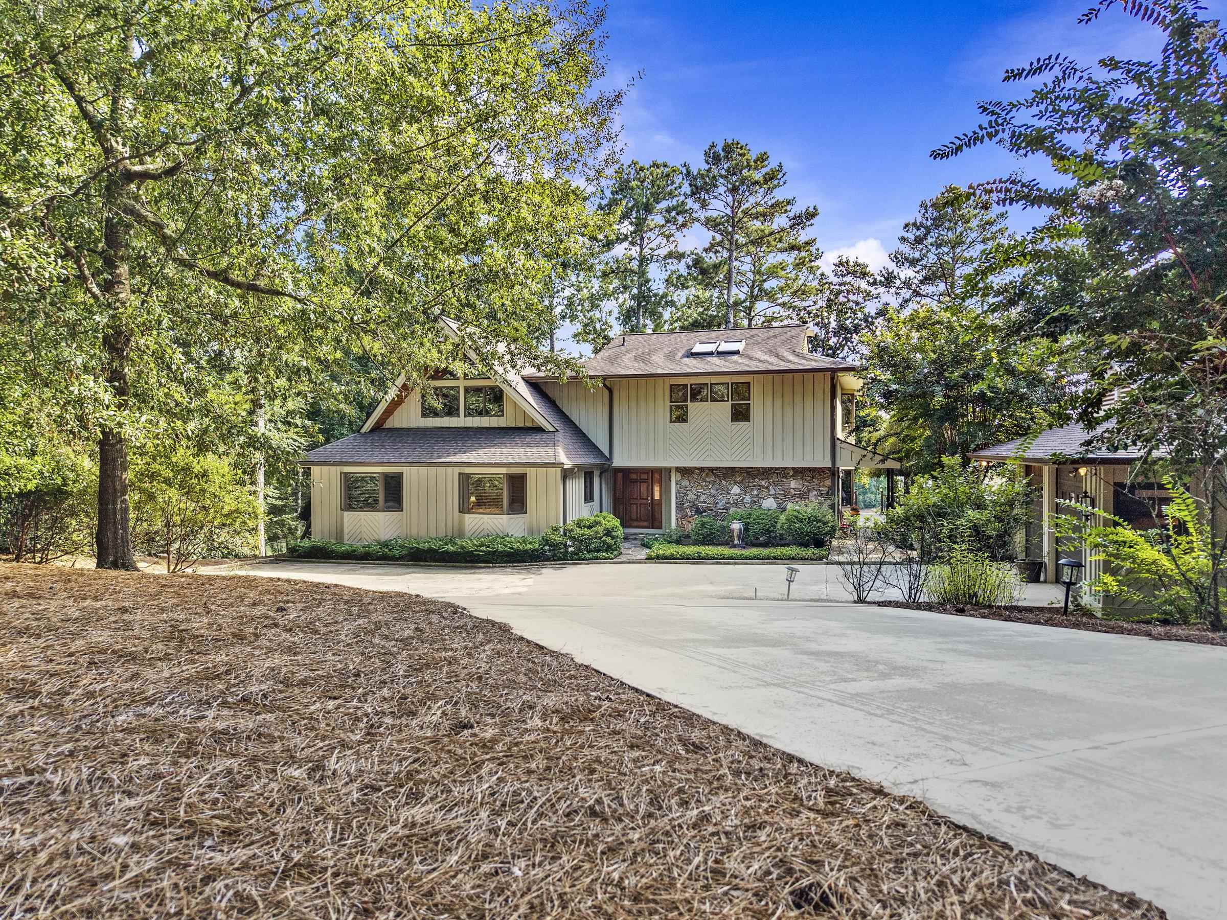 1201 LAKEVIEW COURT image 3