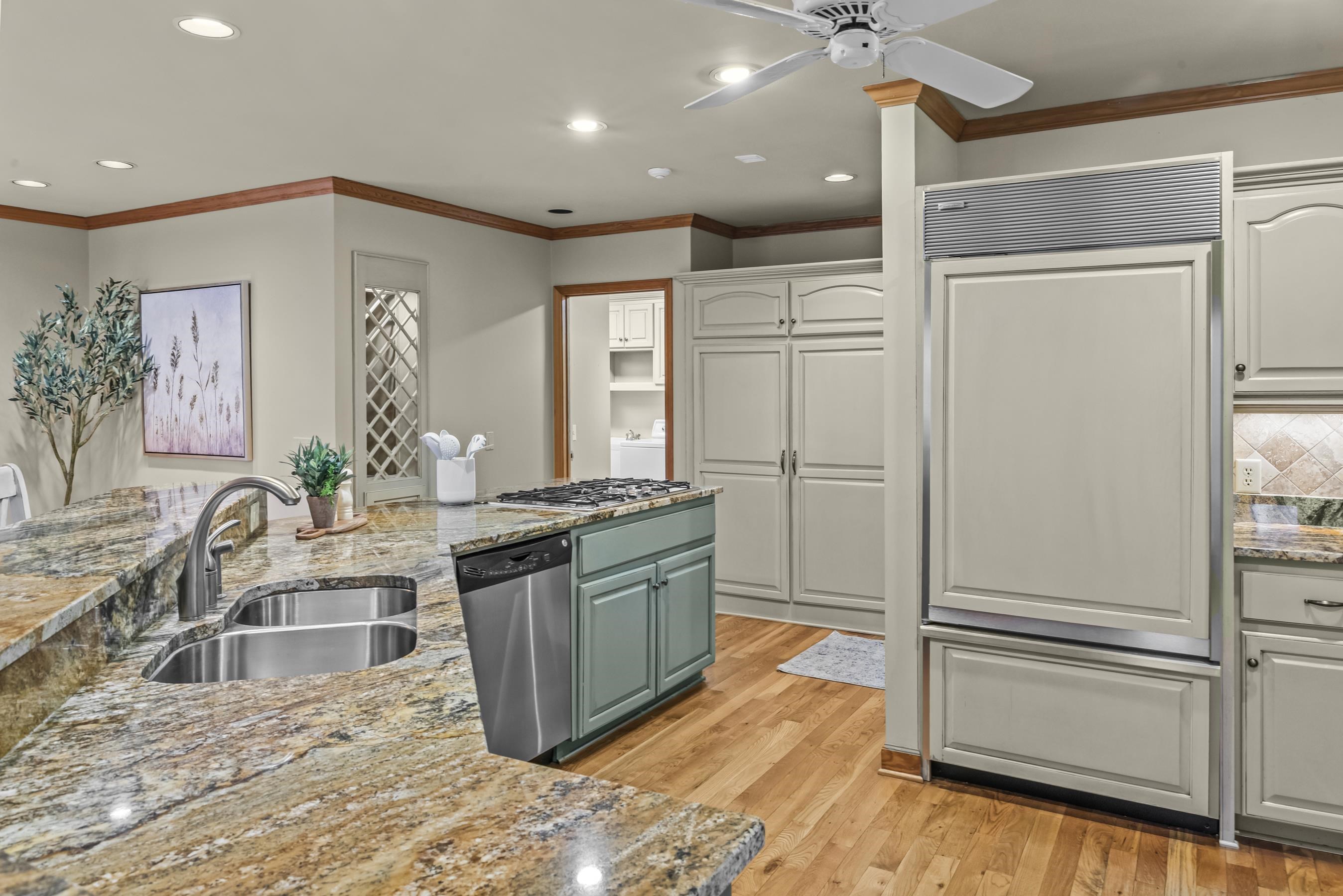 1201 LAKEVIEW COURT image 24