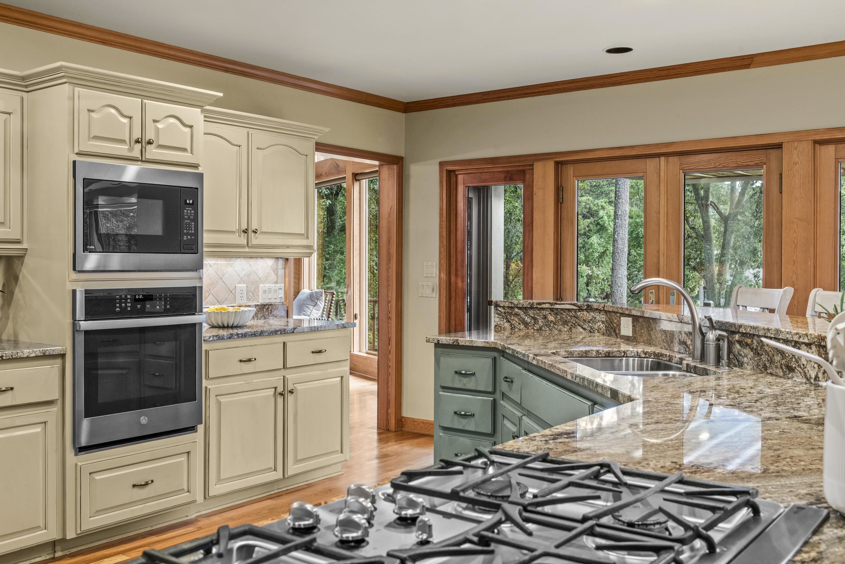 1201 LAKEVIEW COURT image 26