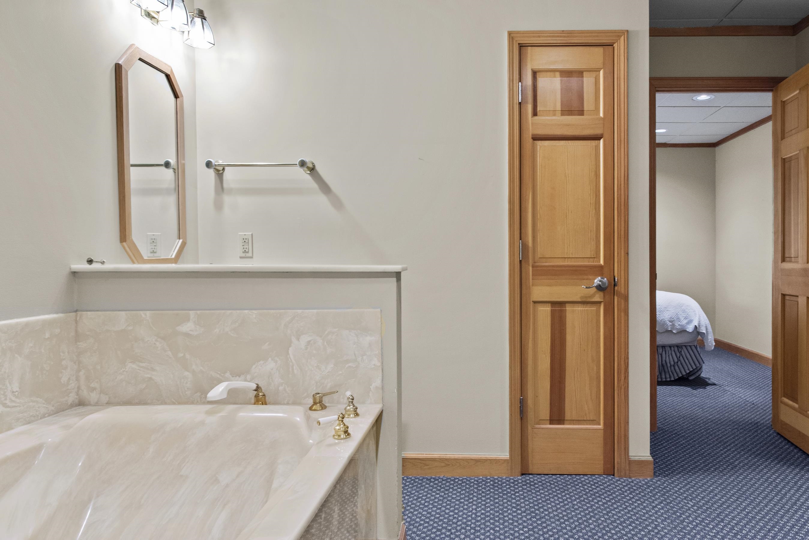 1201 LAKEVIEW COURT image 46