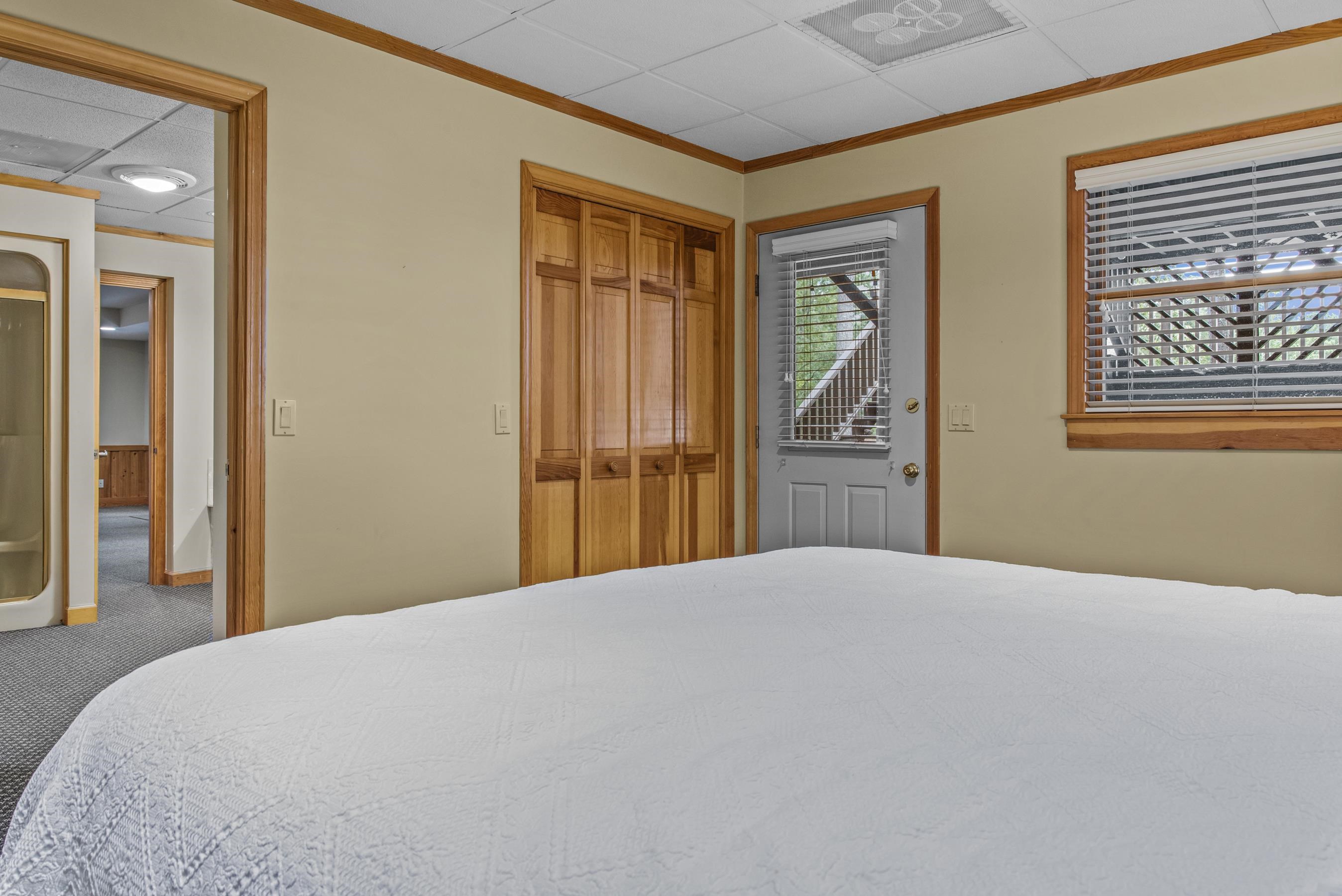 1201 LAKEVIEW COURT image 50