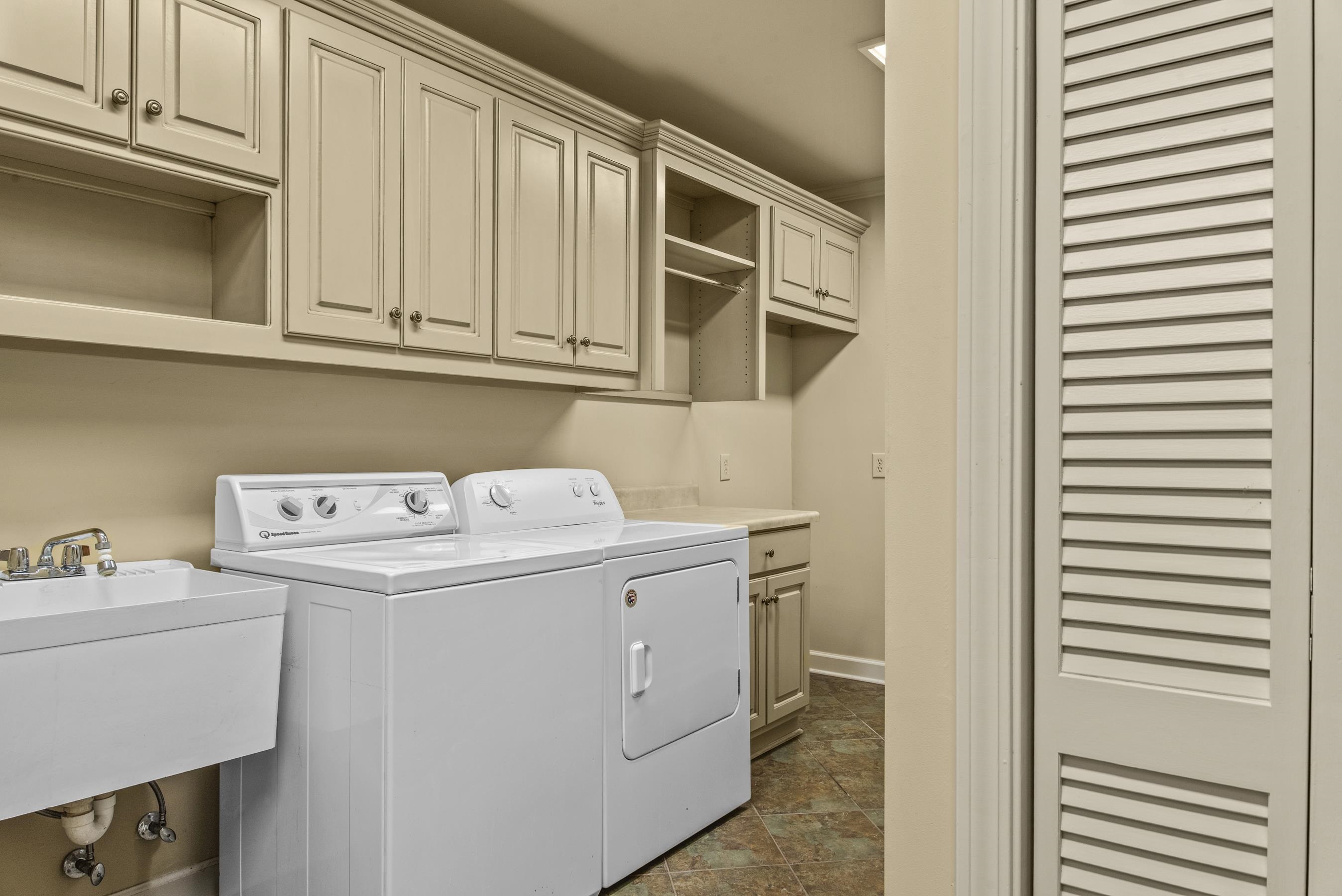 1201 LAKEVIEW COURT image 52