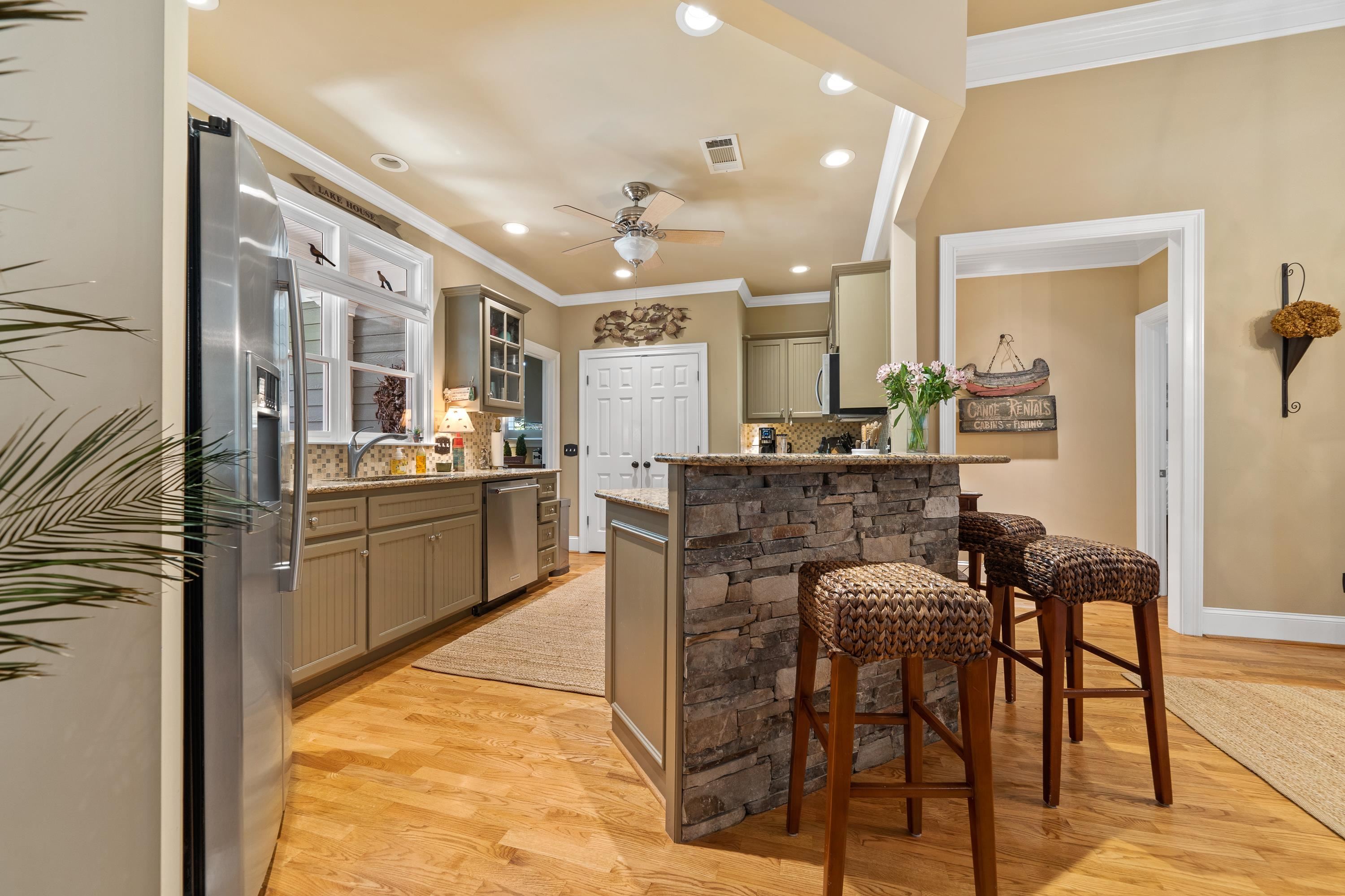 1071 EAGLEWOOD WAY image 14