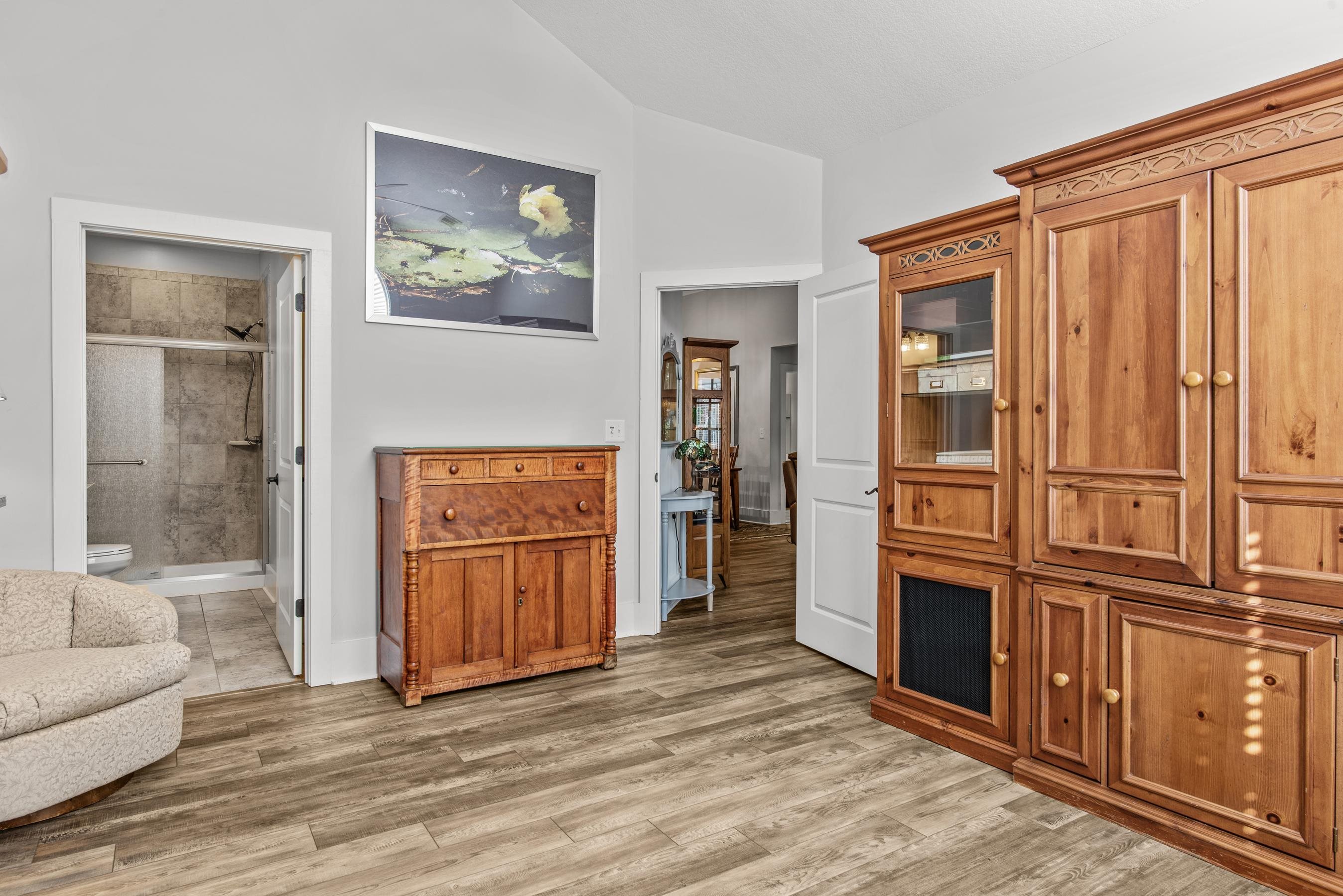 110 EDGEWOOD COURT image 17