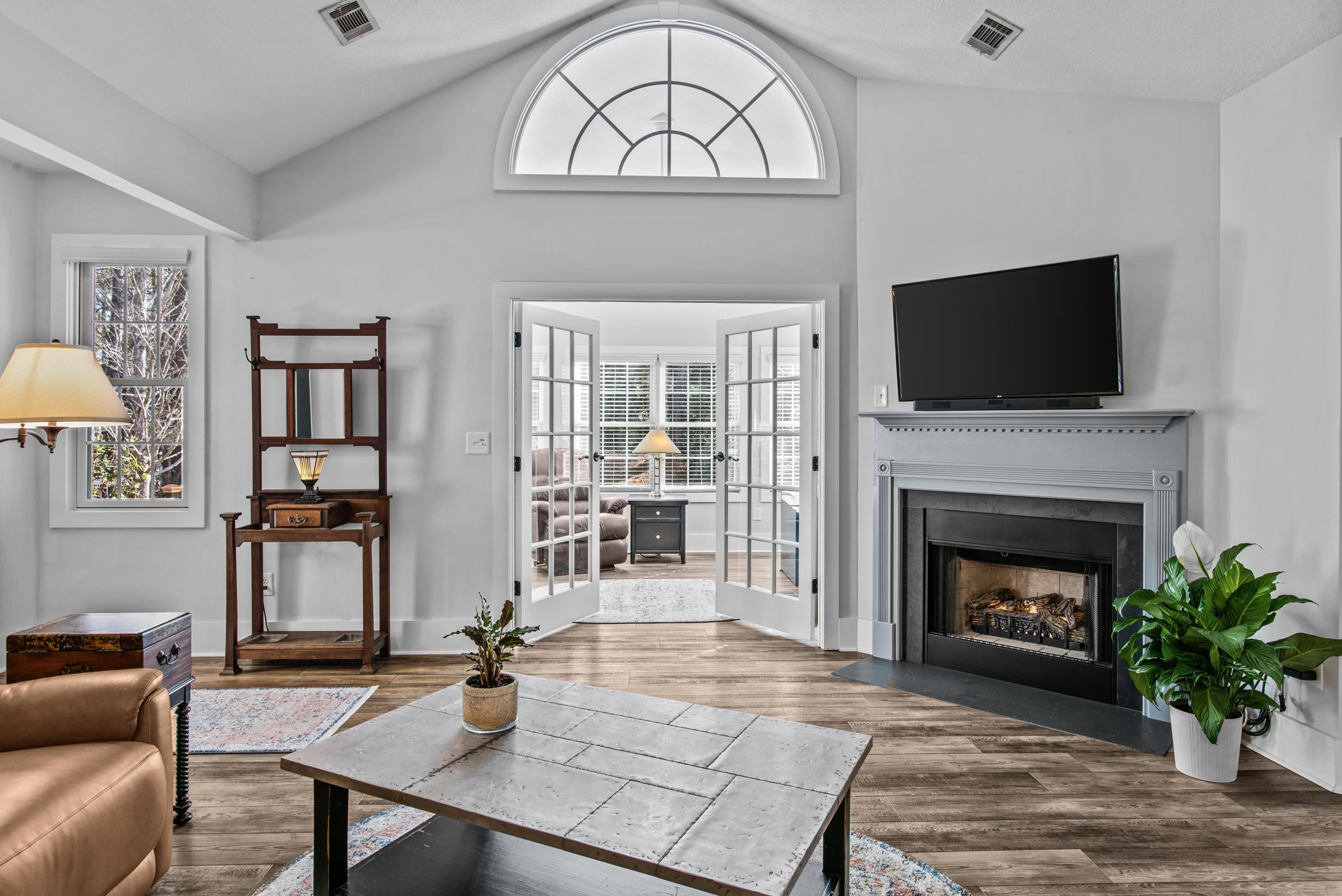 110 EDGEWOOD COURT image 8