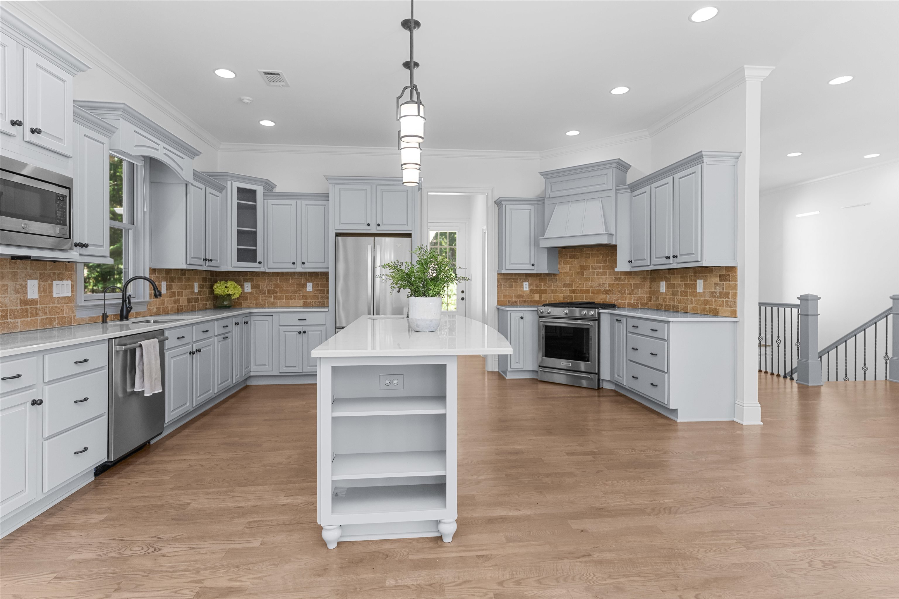 1011 RIDGE TERRACE image 23