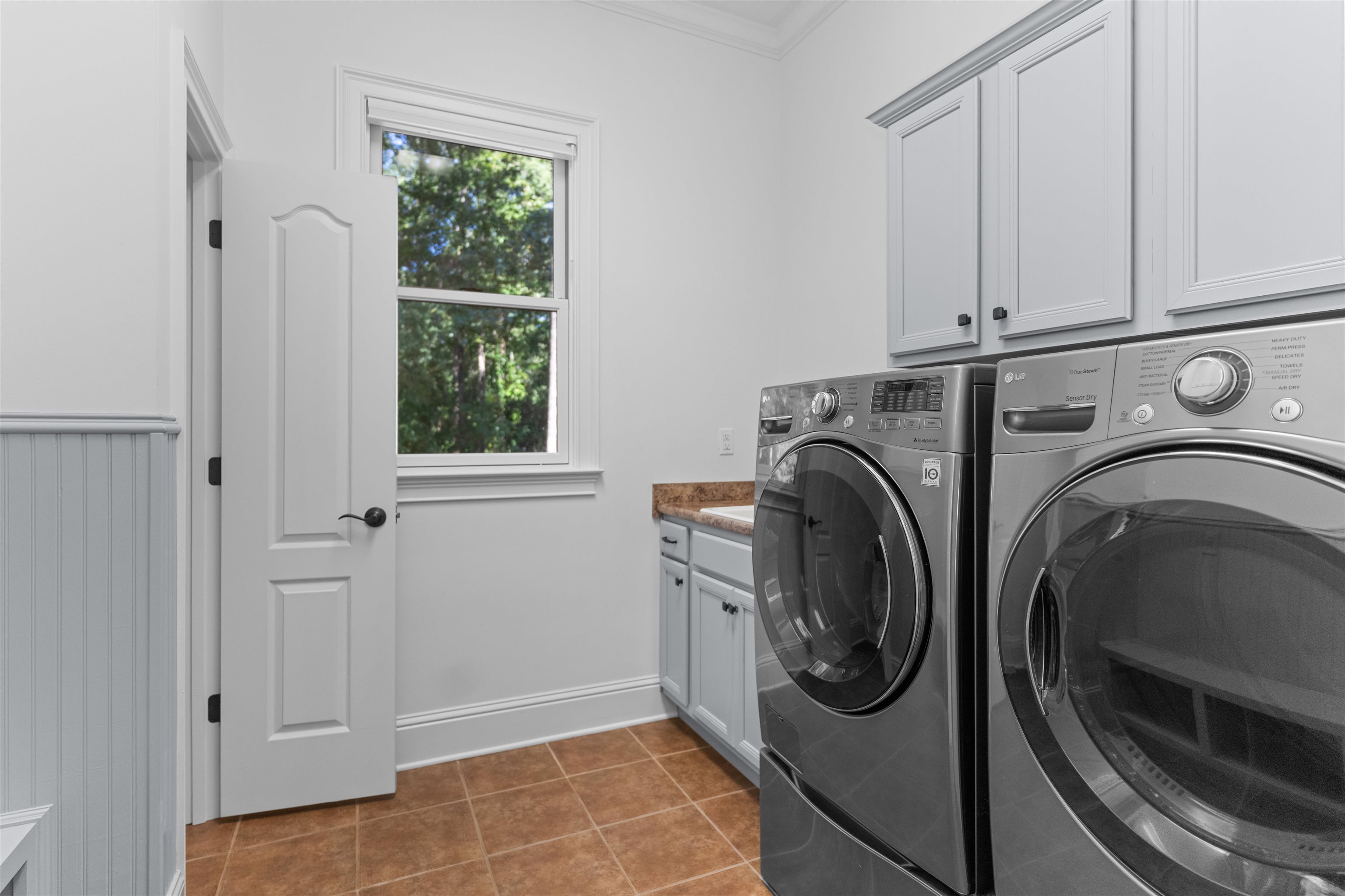 1011 RIDGE TERRACE image 32