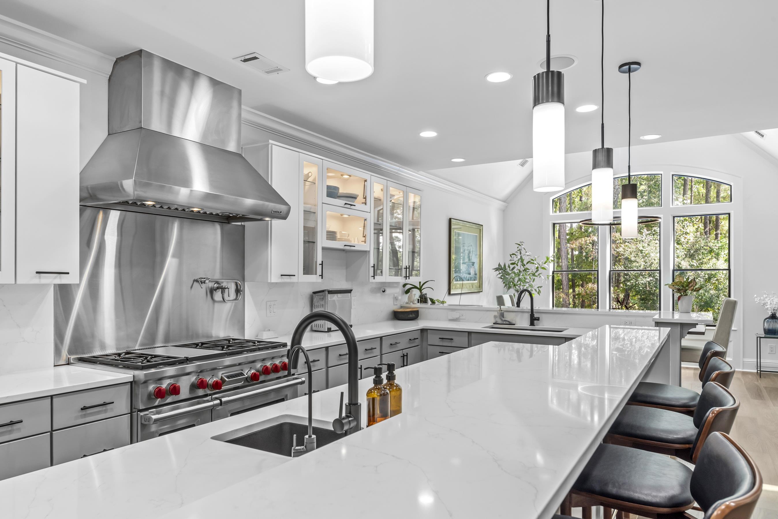 1051 ARMORS FORD image 16