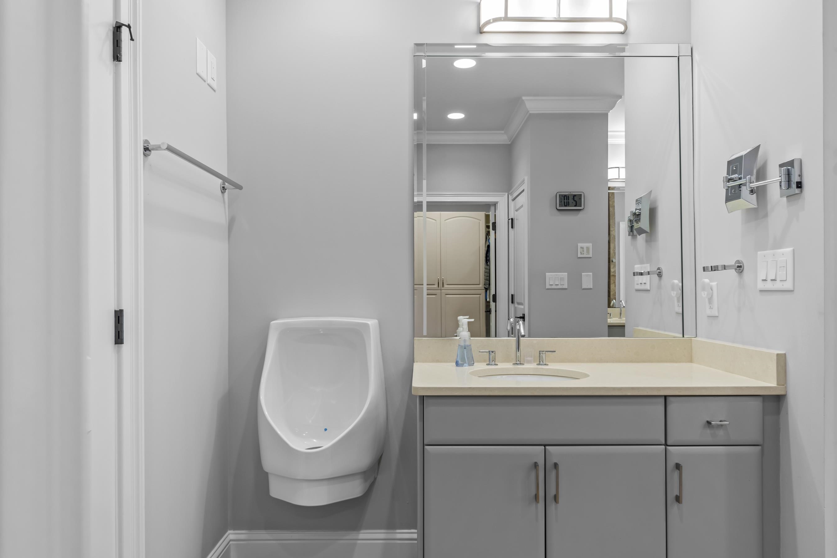 1051 ARMORS FORD image 41