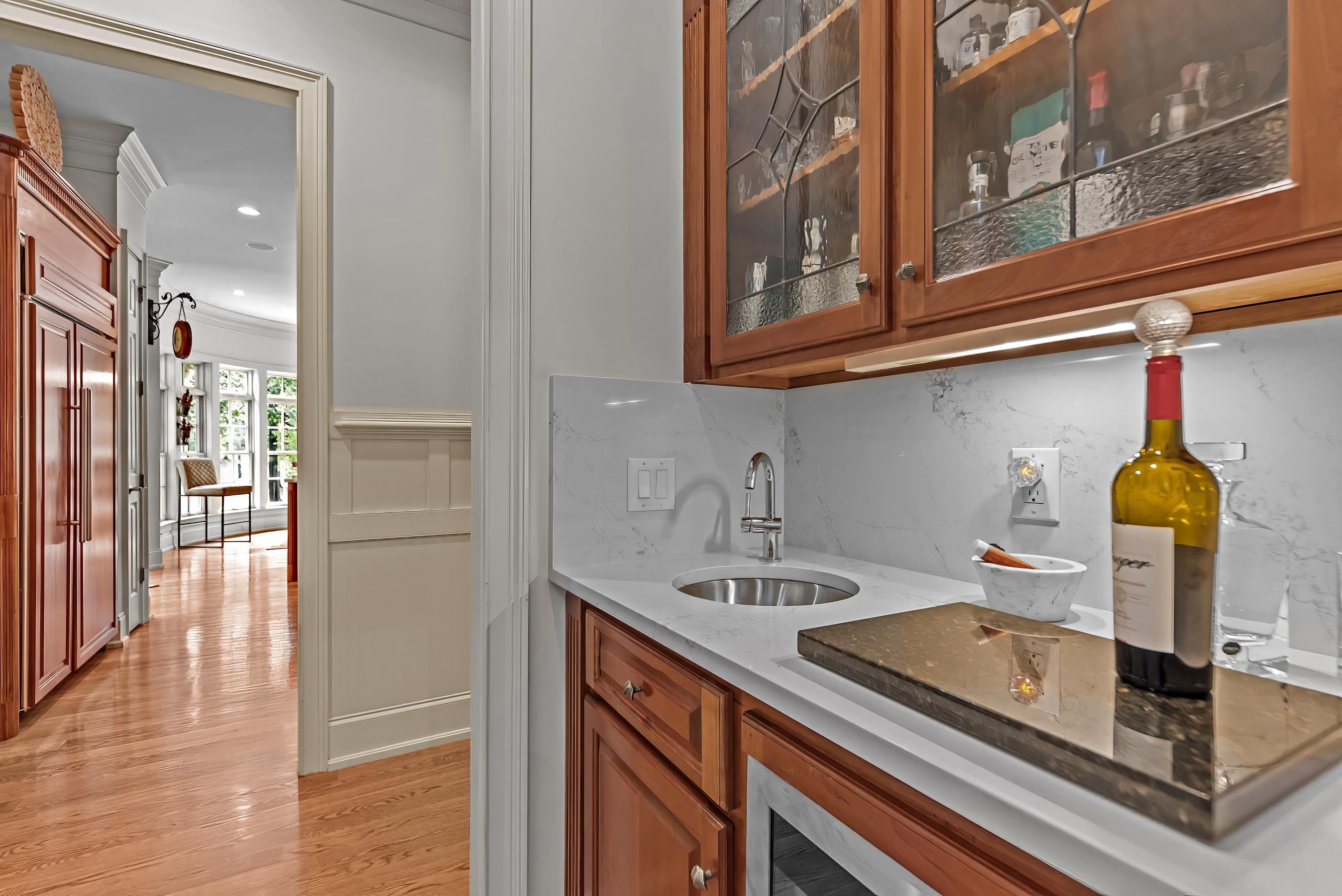 1090 HENRYS HILL image 17