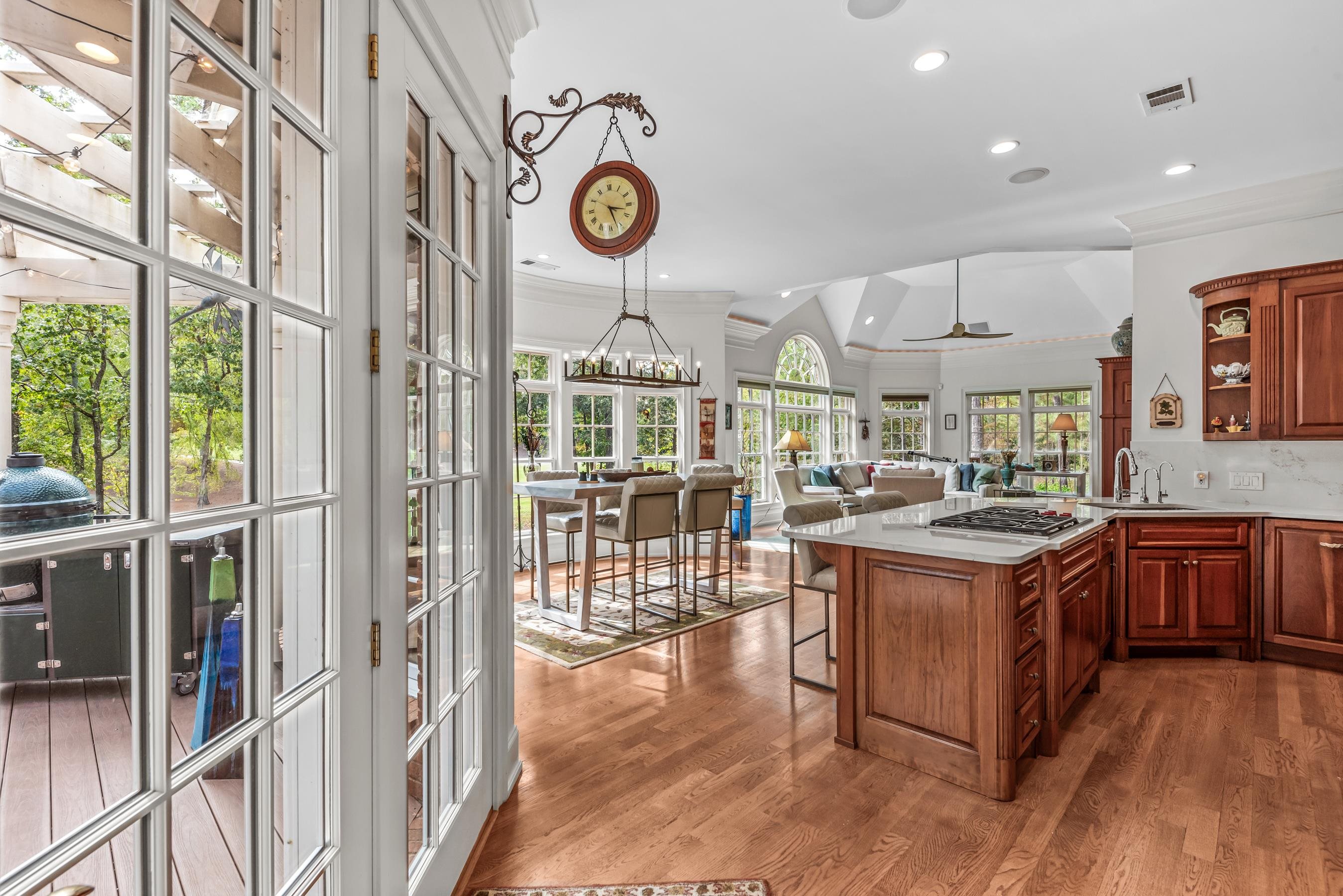 1090 HENRYS HILL image 18