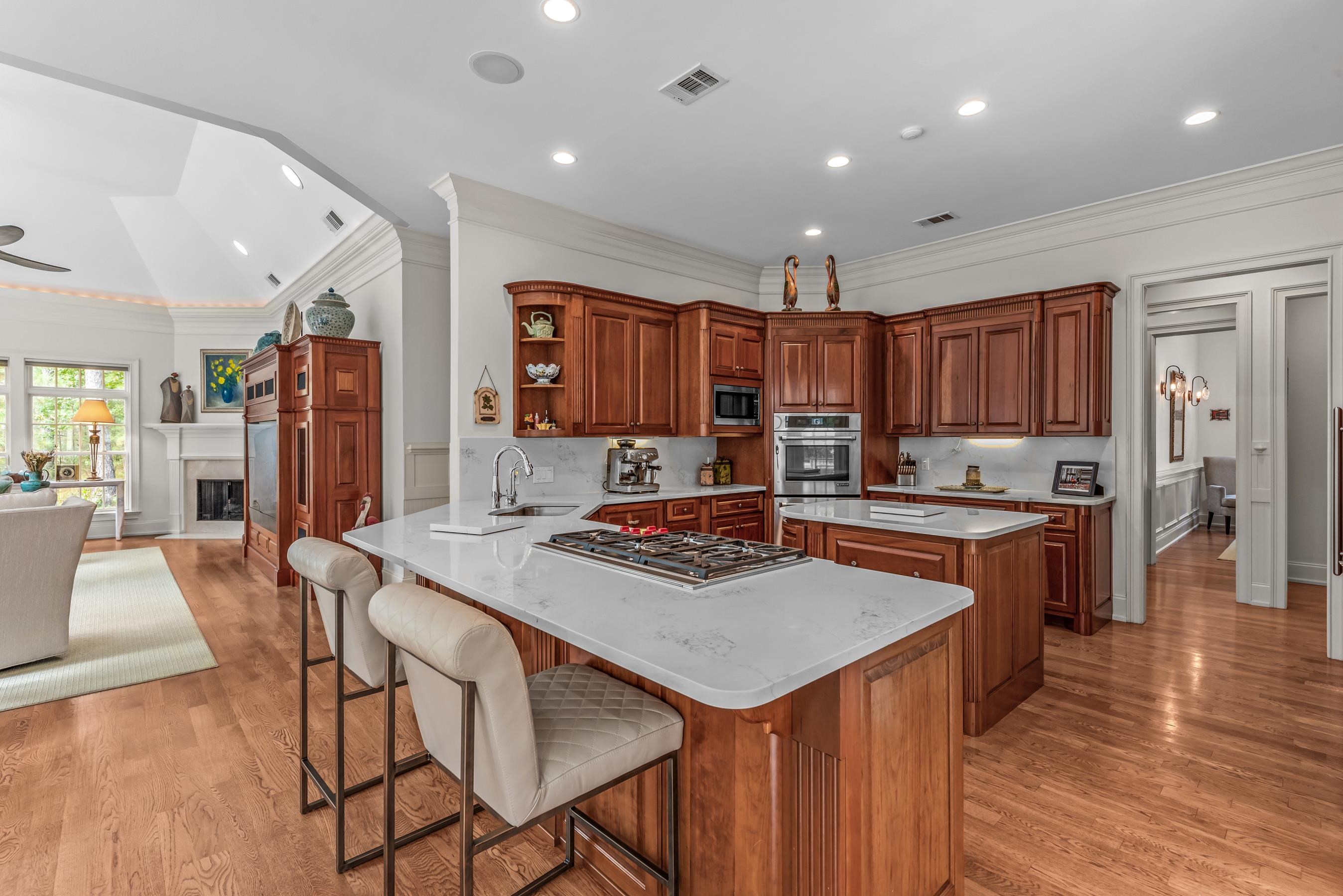 1090 HENRYS HILL image 20