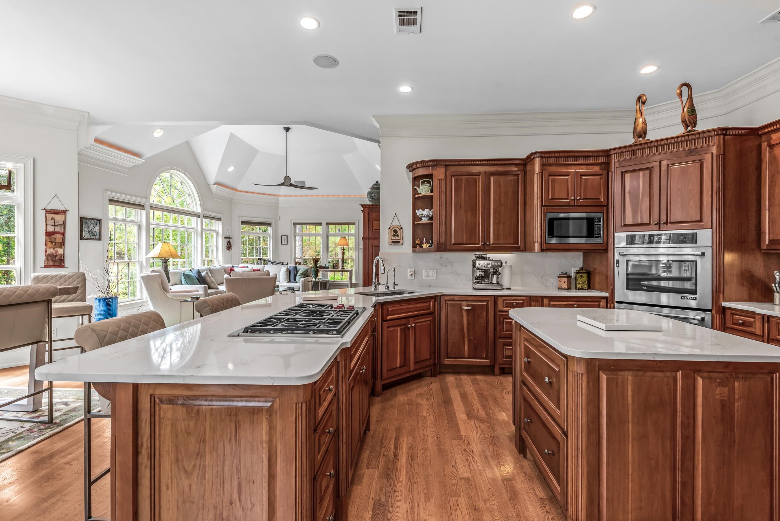 1090 HENRYS HILL image 21