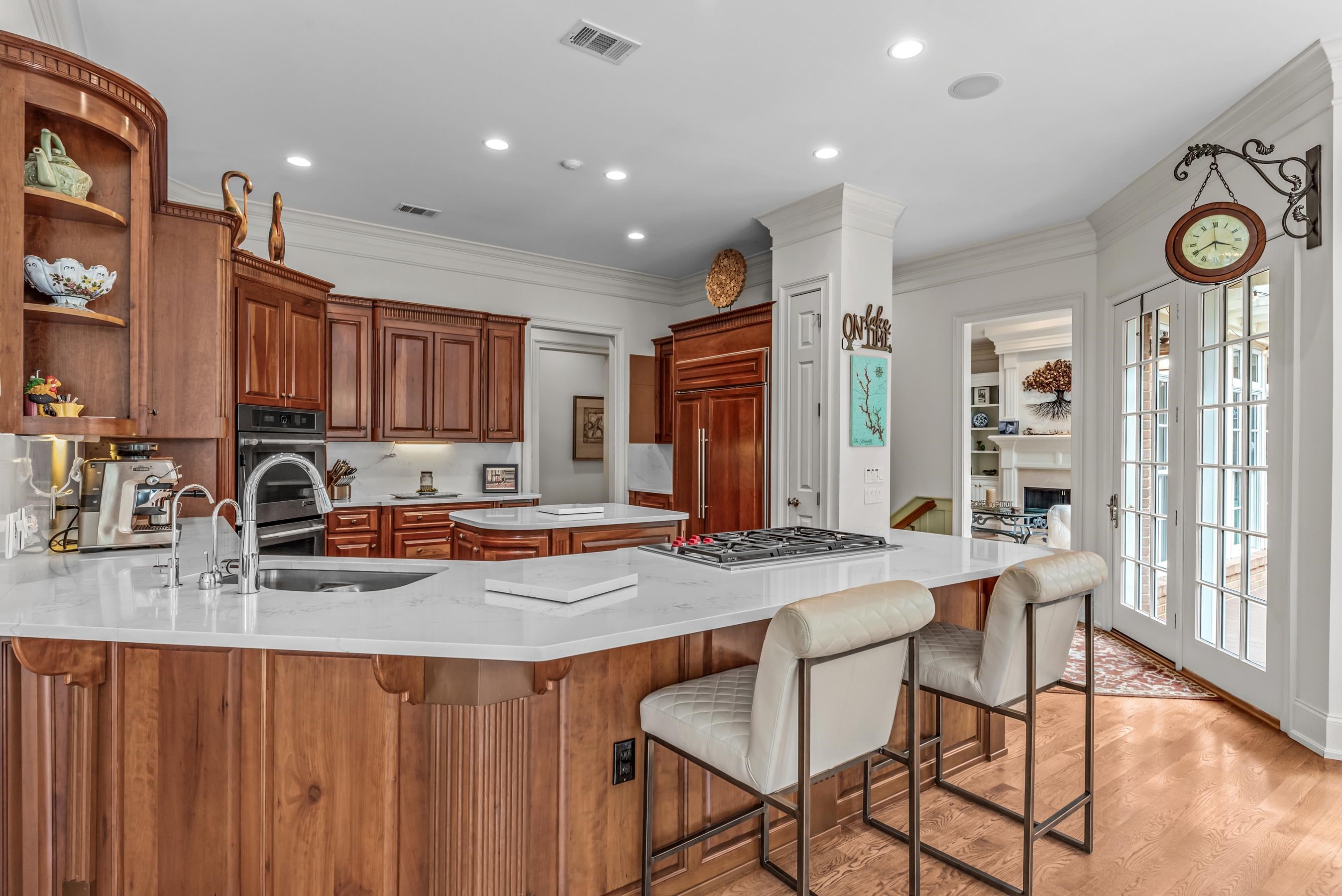 1090 HENRYS HILL image 22