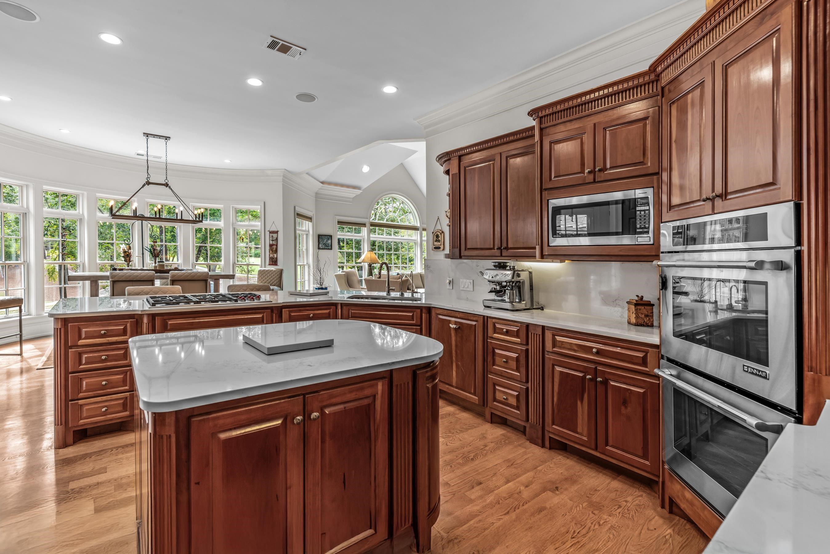 1090 HENRYS HILL image 23