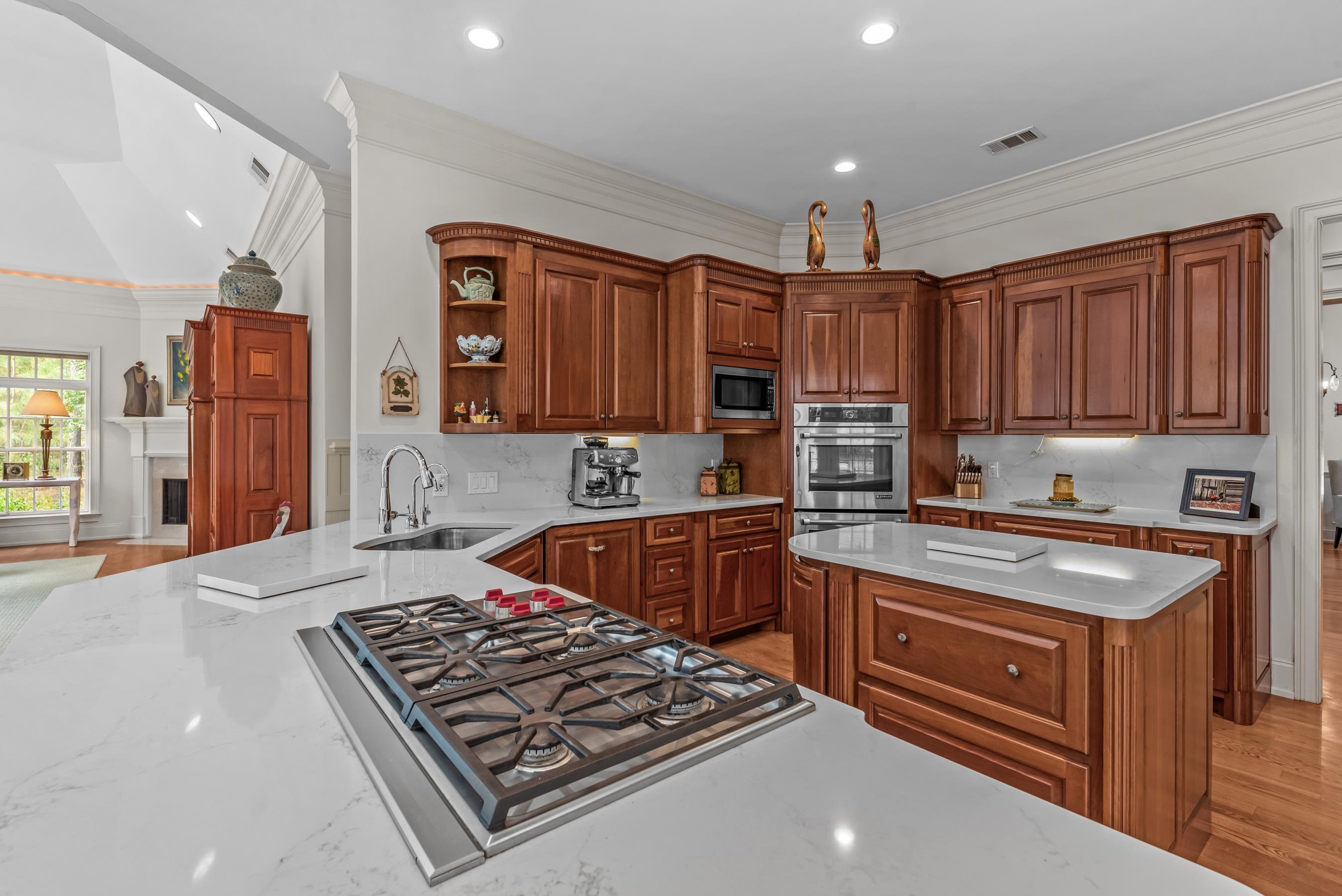 1090 HENRYS HILL image 24