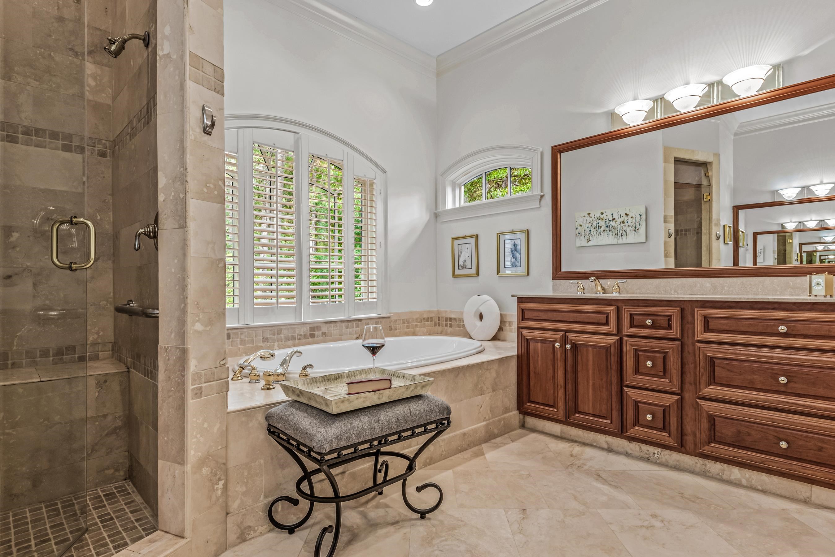 1090 HENRYS HILL image 31