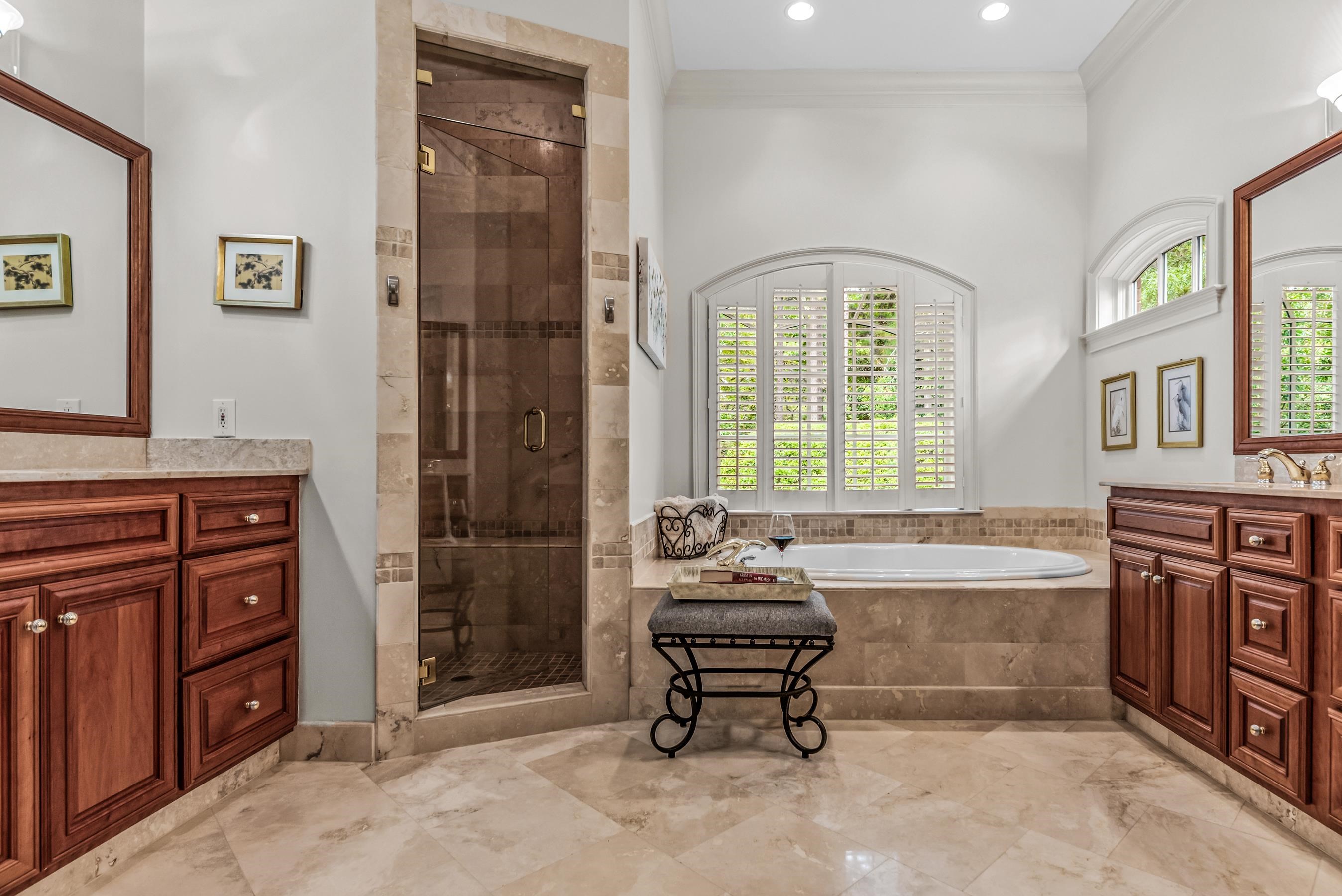 1090 HENRYS HILL image 32