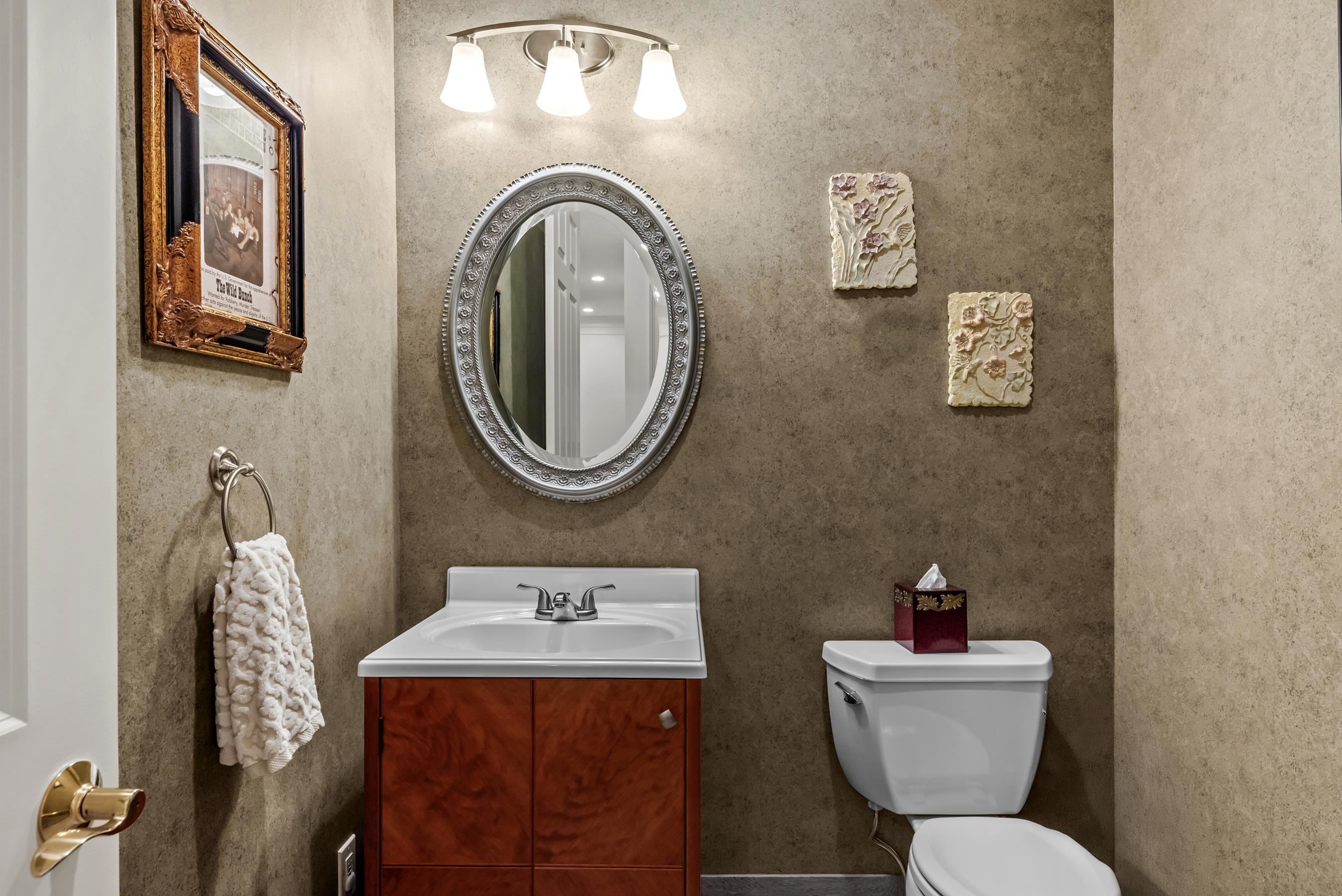 1090 HENRYS HILL image 36