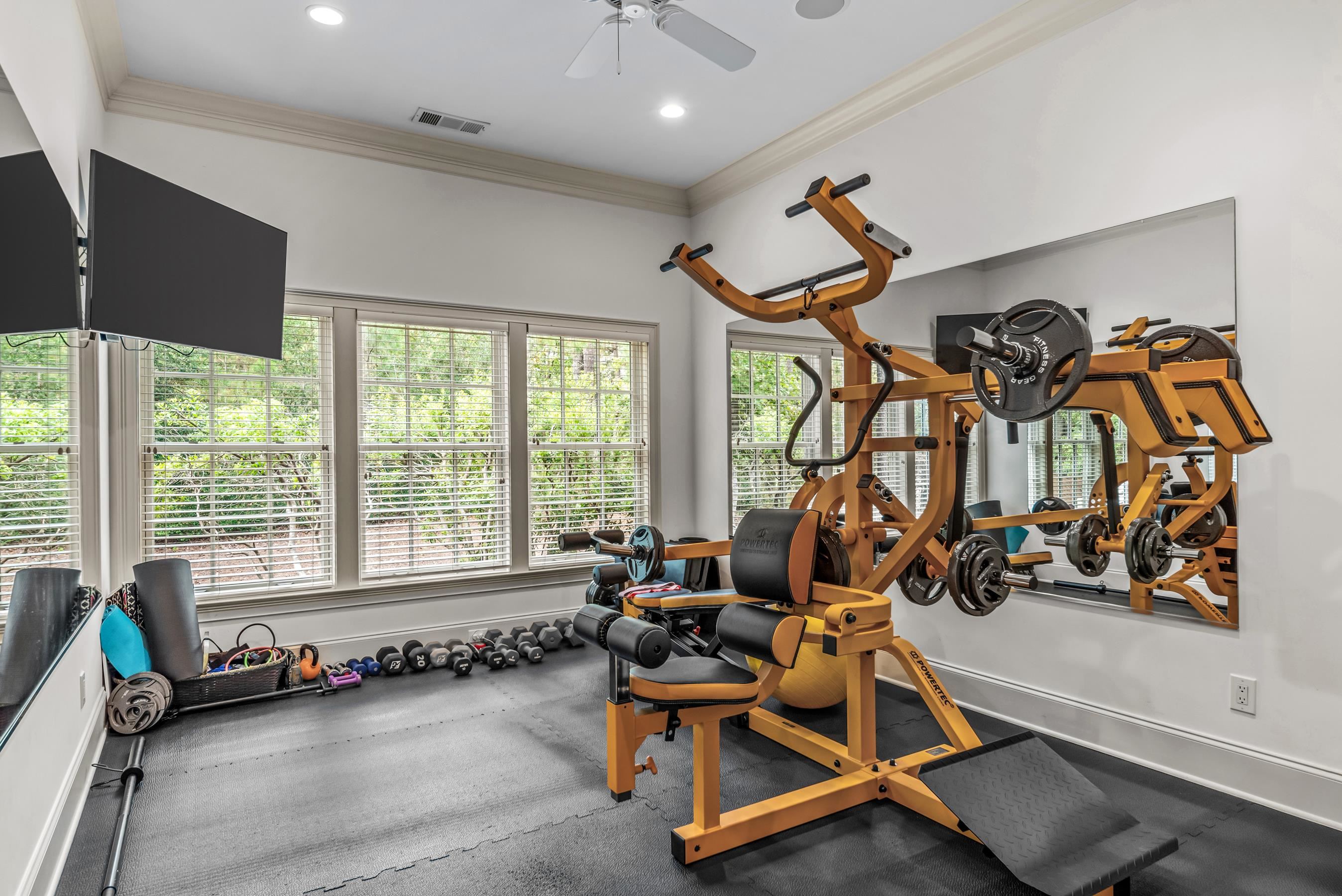 1090 HENRYS HILL image 40