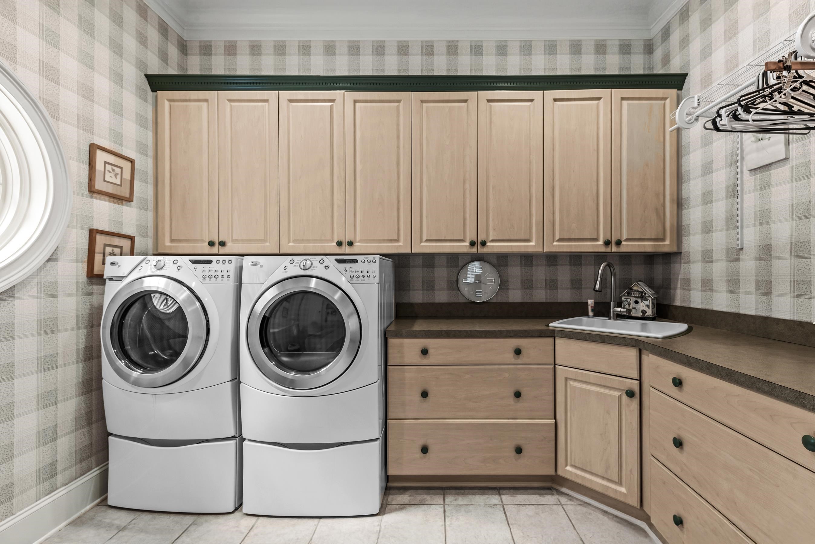 1090 HENRYS HILL image 41