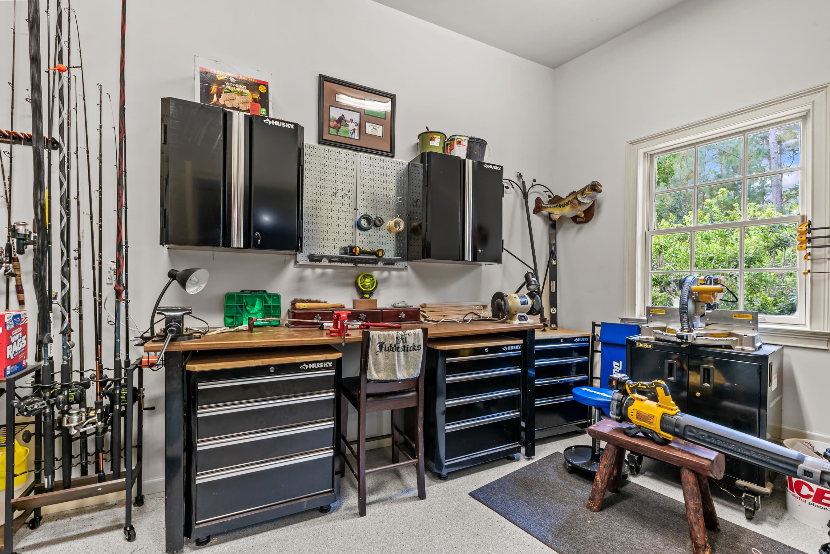 1090 HENRYS HILL image 42