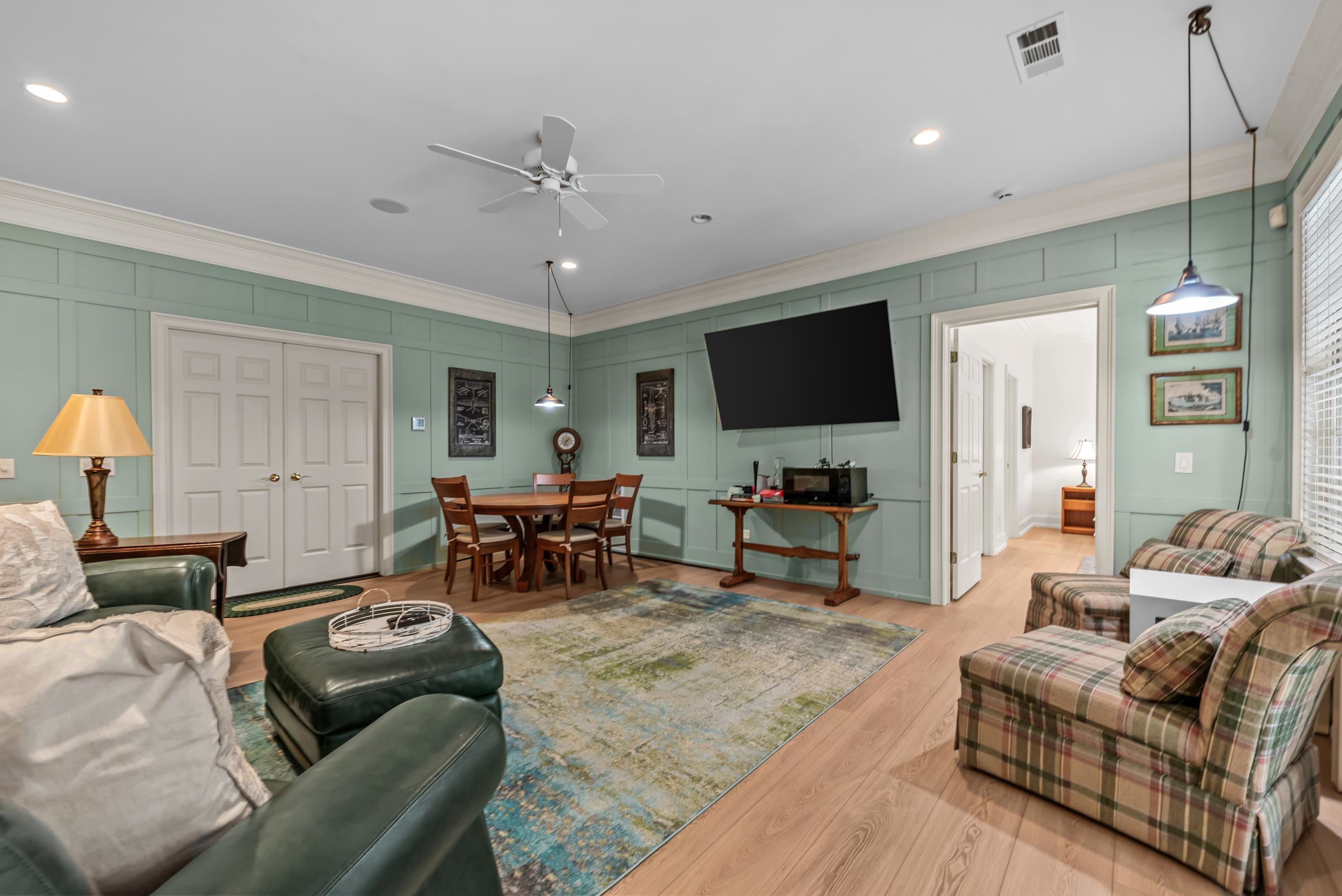 1090 HENRYS HILL image 45