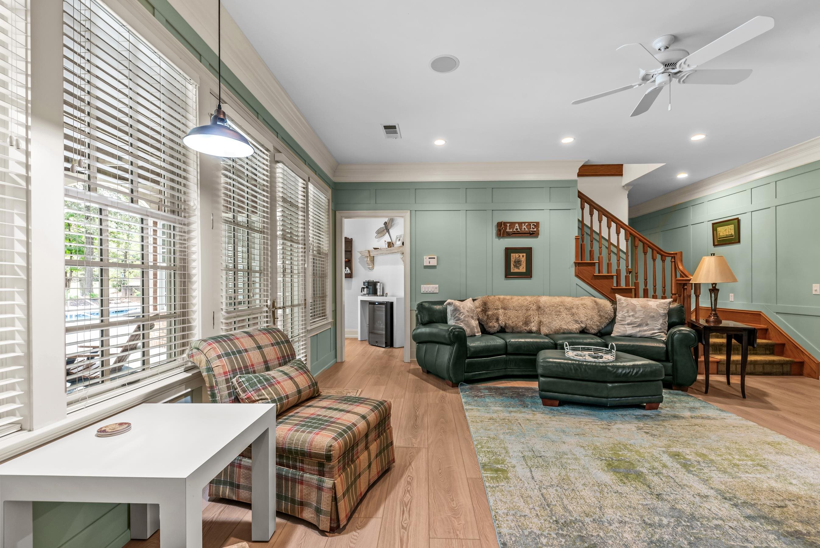 1090 HENRYS HILL image 46