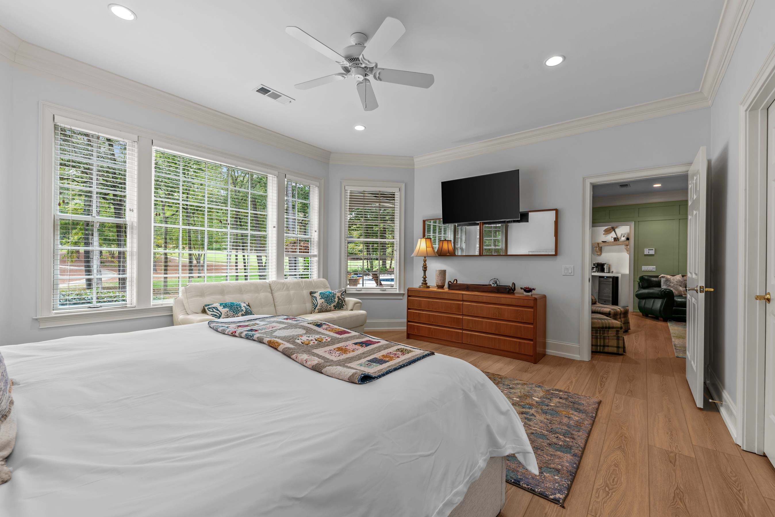 1090 HENRYS HILL image 47