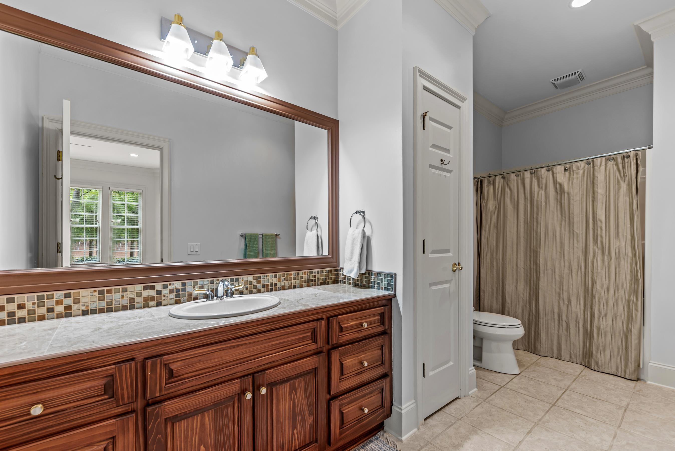 1090 HENRYS HILL image 49