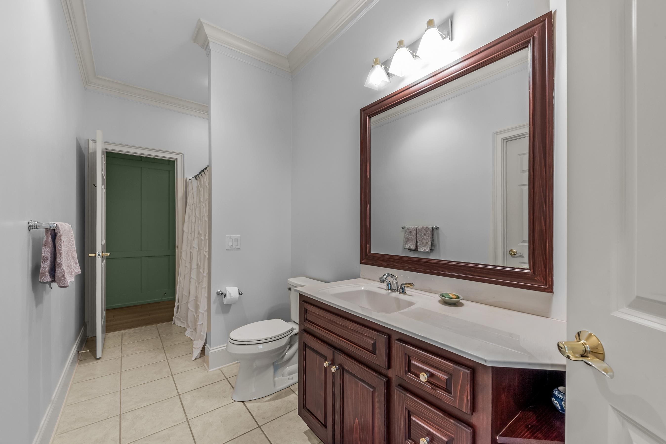 1090 HENRYS HILL image 53