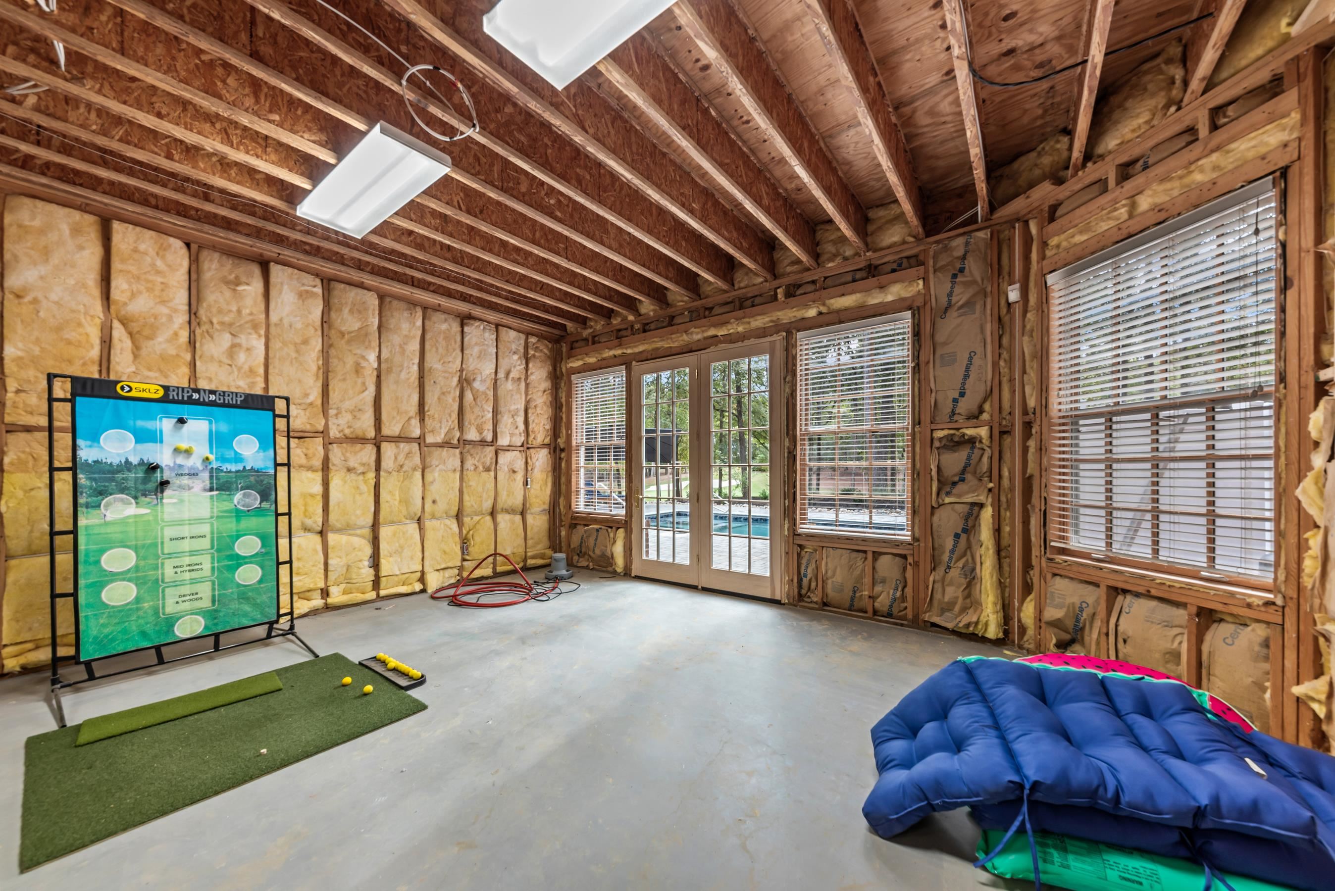 1090 HENRYS HILL image 55