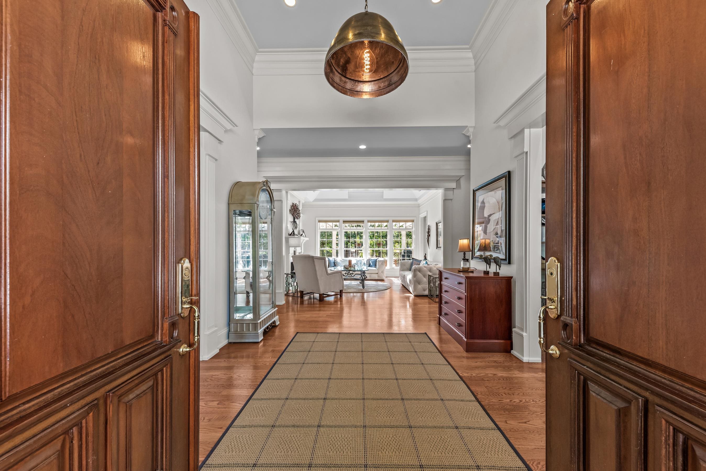 1090 HENRYS HILL image 7