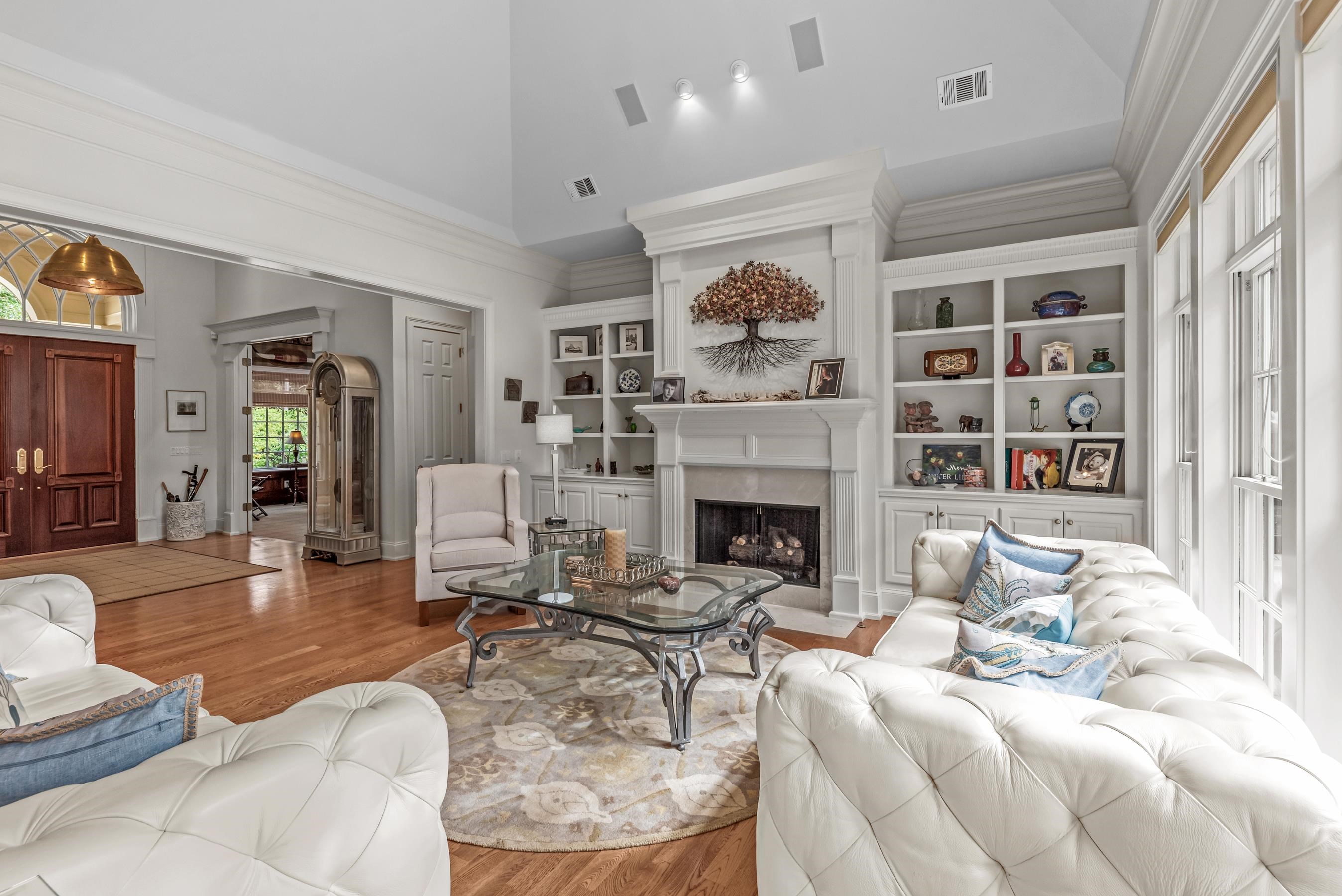 1090 HENRYS HILL image 9