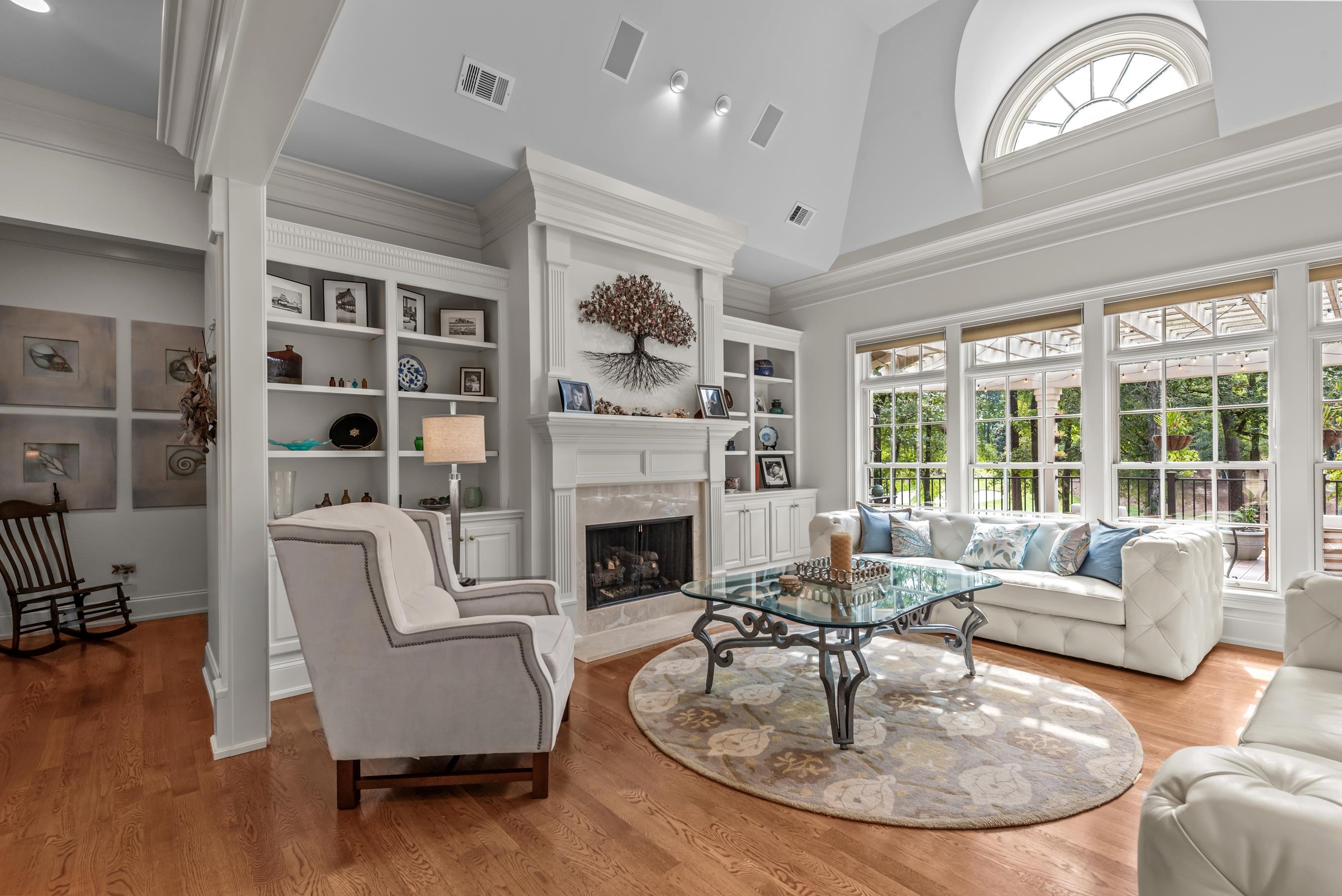 1090 HENRYS HILL image 10