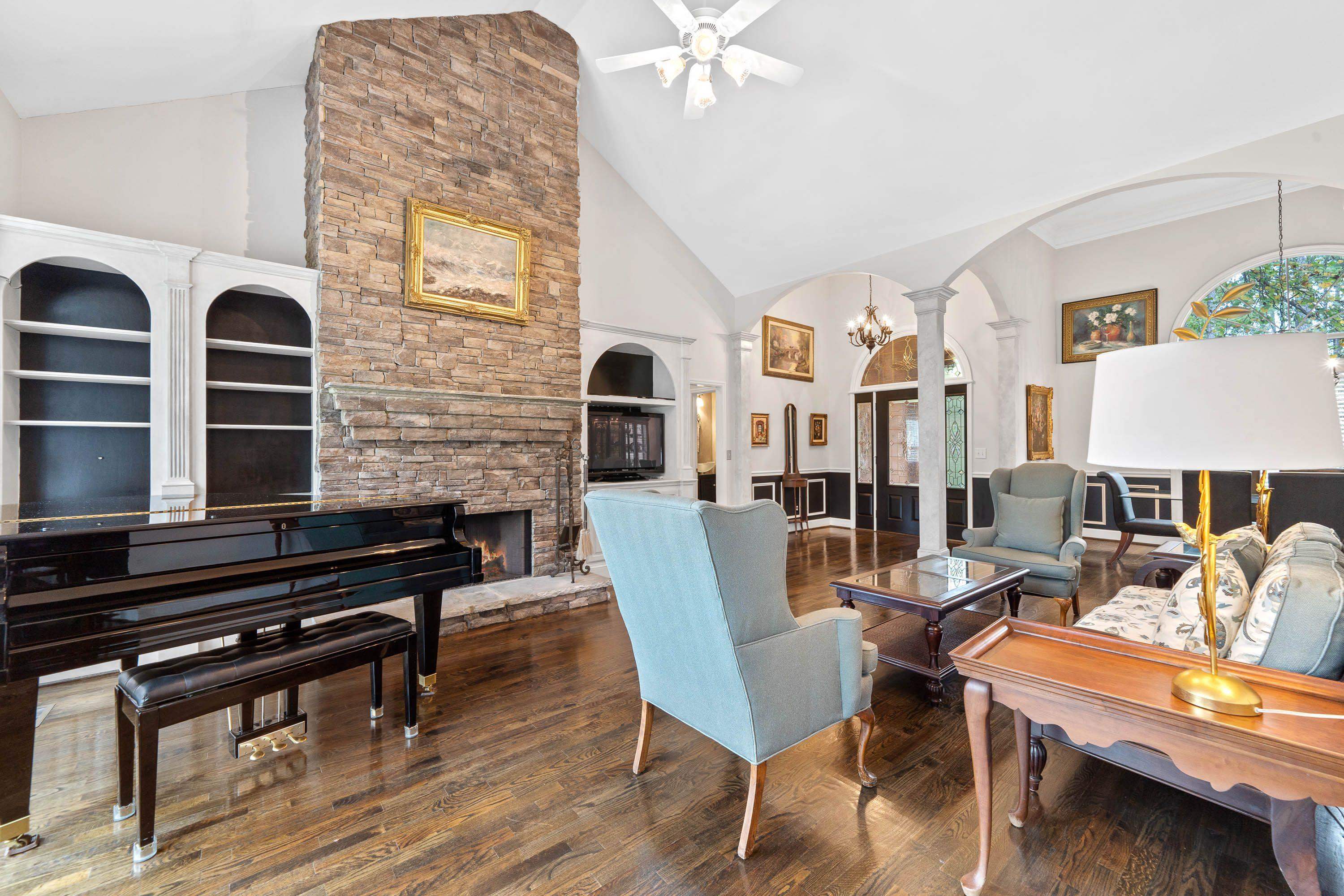 176 HOPETON LANE image 20