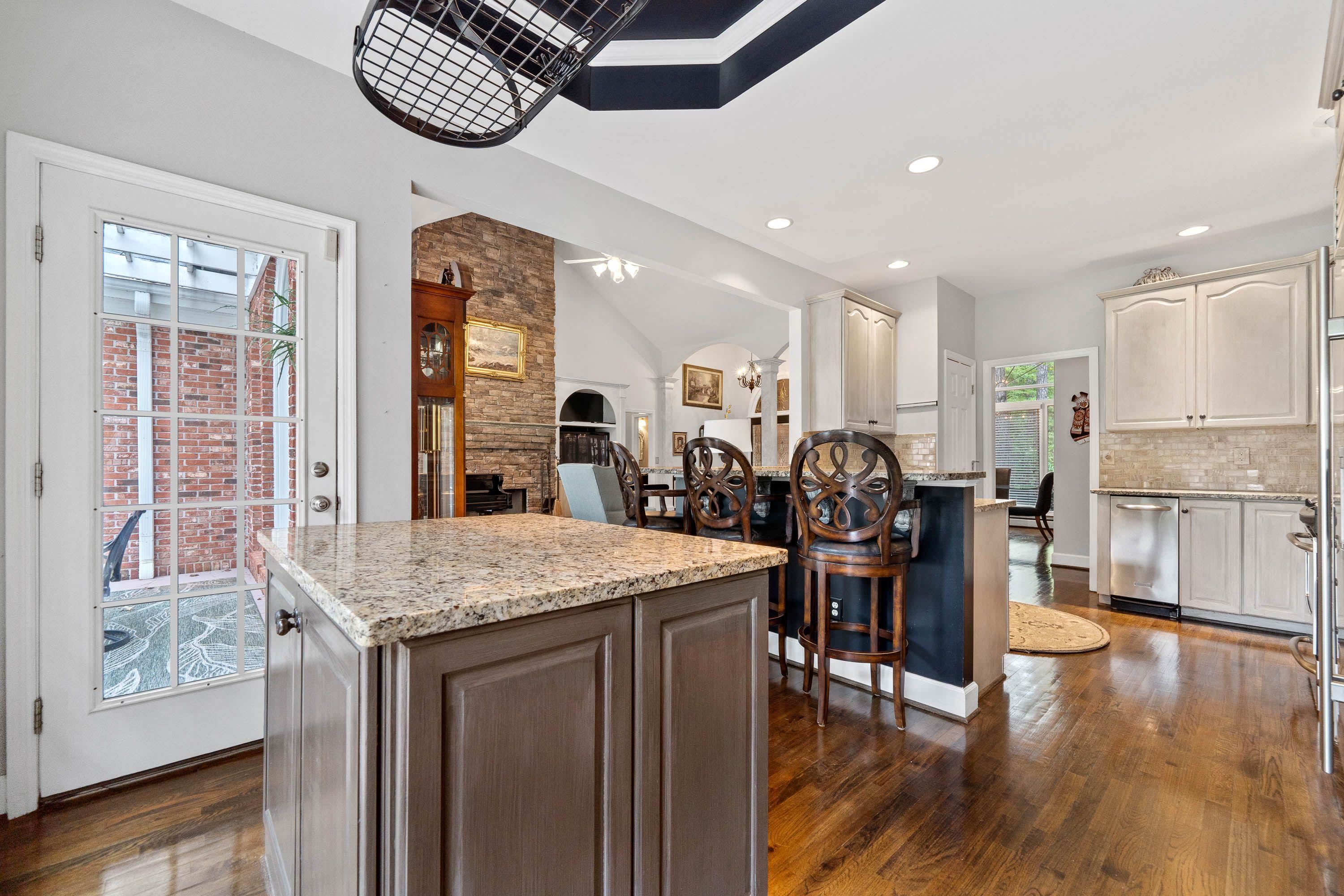 176 HOPETON LANE image 25