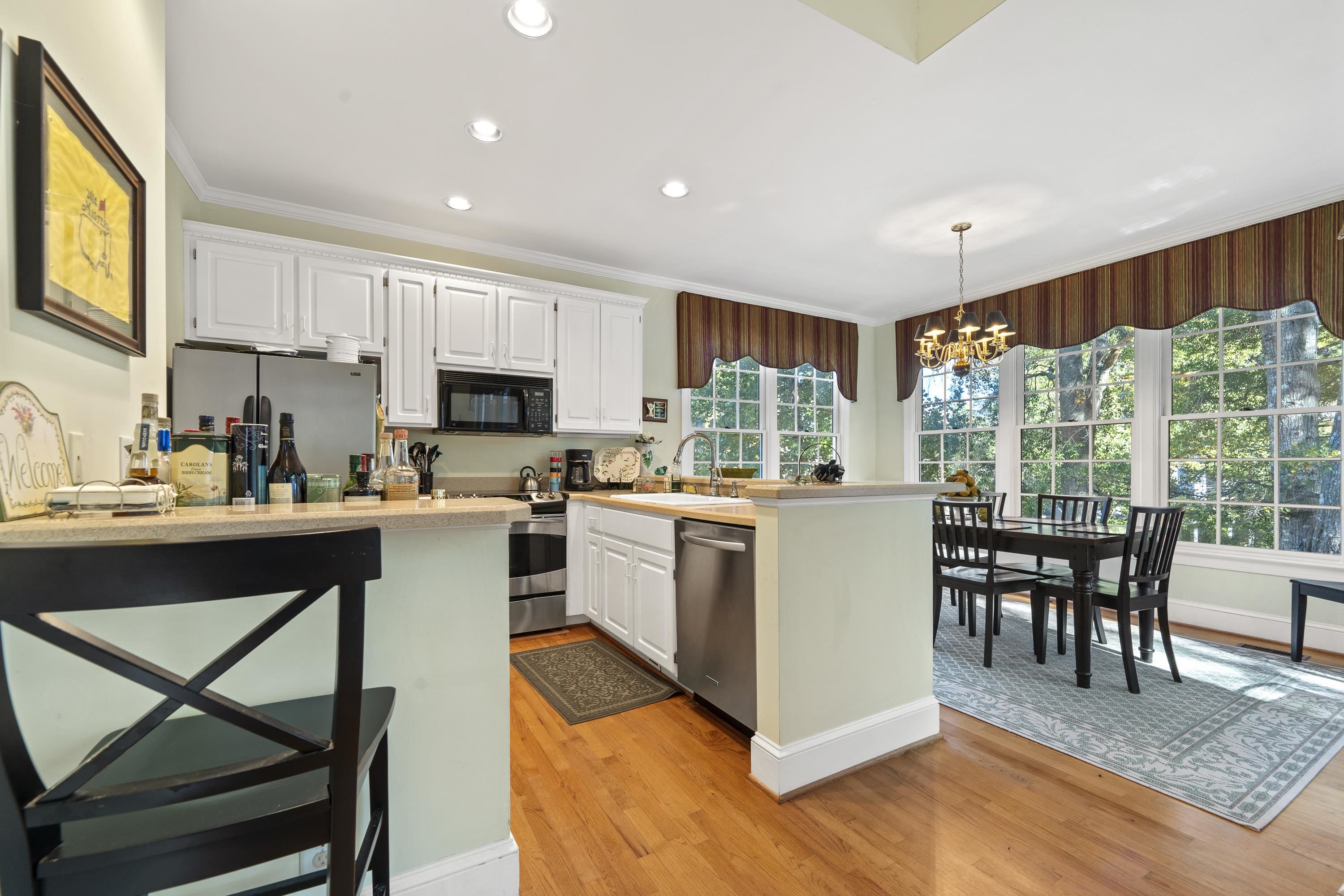 131 OAKTON SOUTH image 12