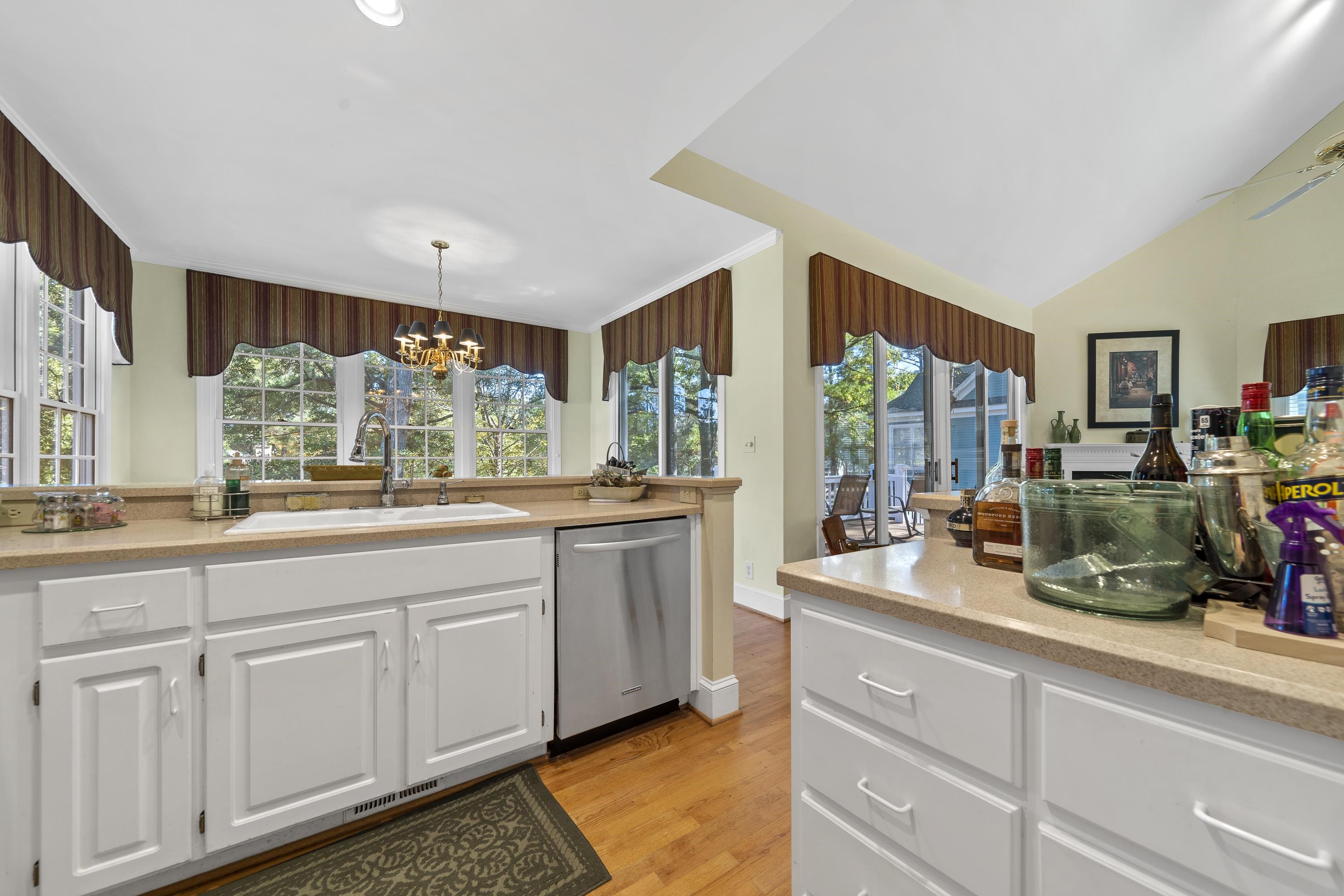 131 OAKTON SOUTH image 15