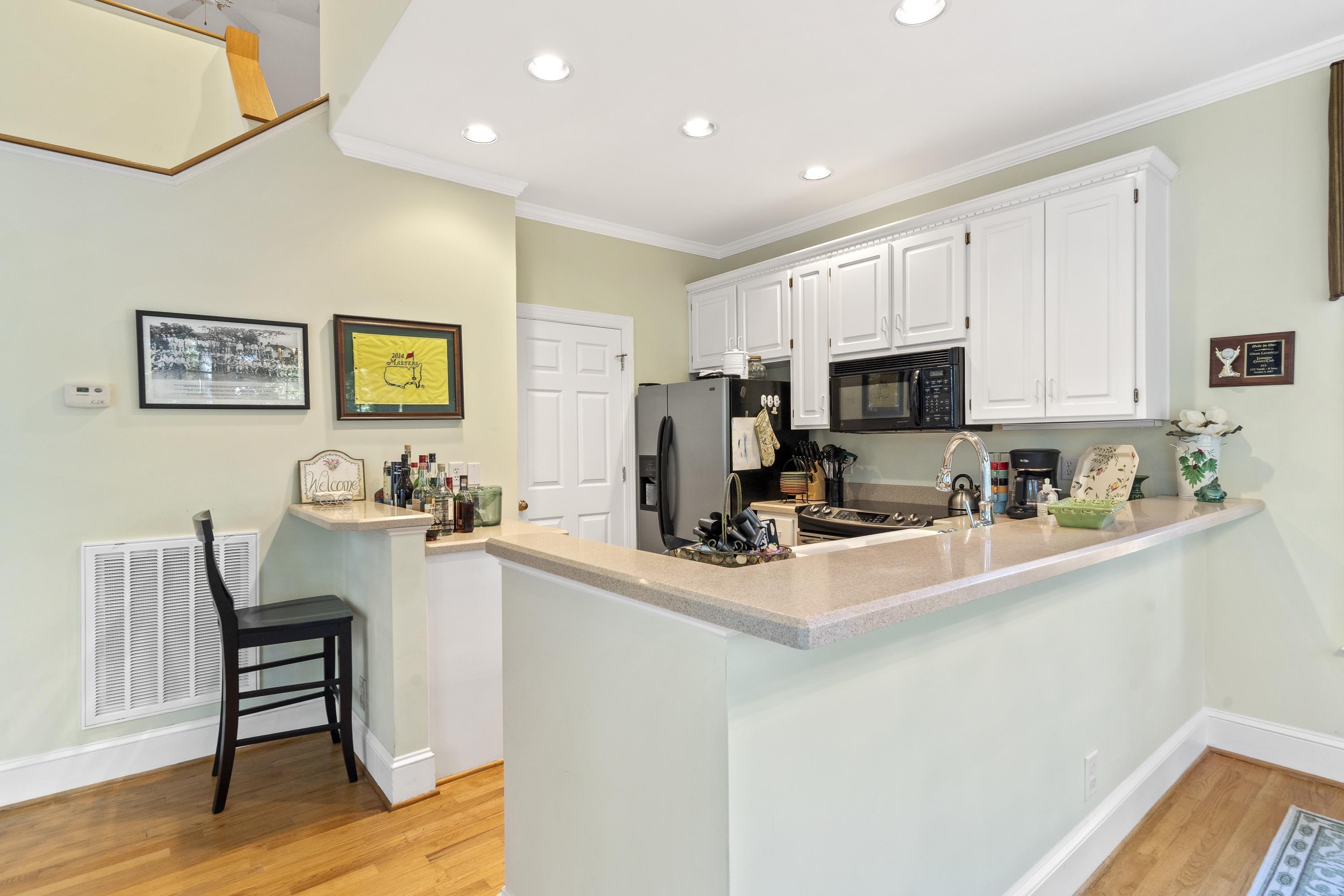 131 OAKTON SOUTH image 16