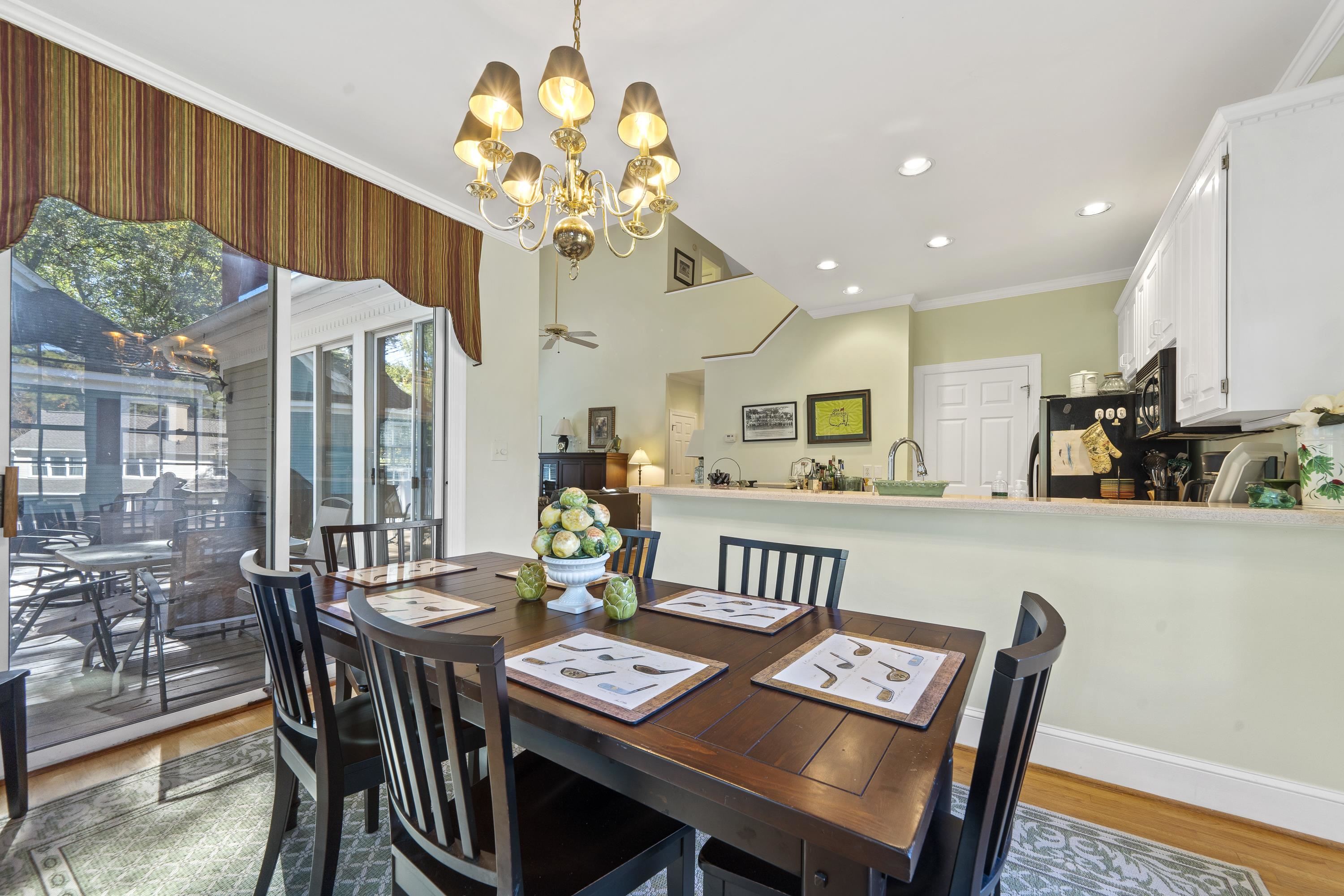 131 OAKTON SOUTH image 18