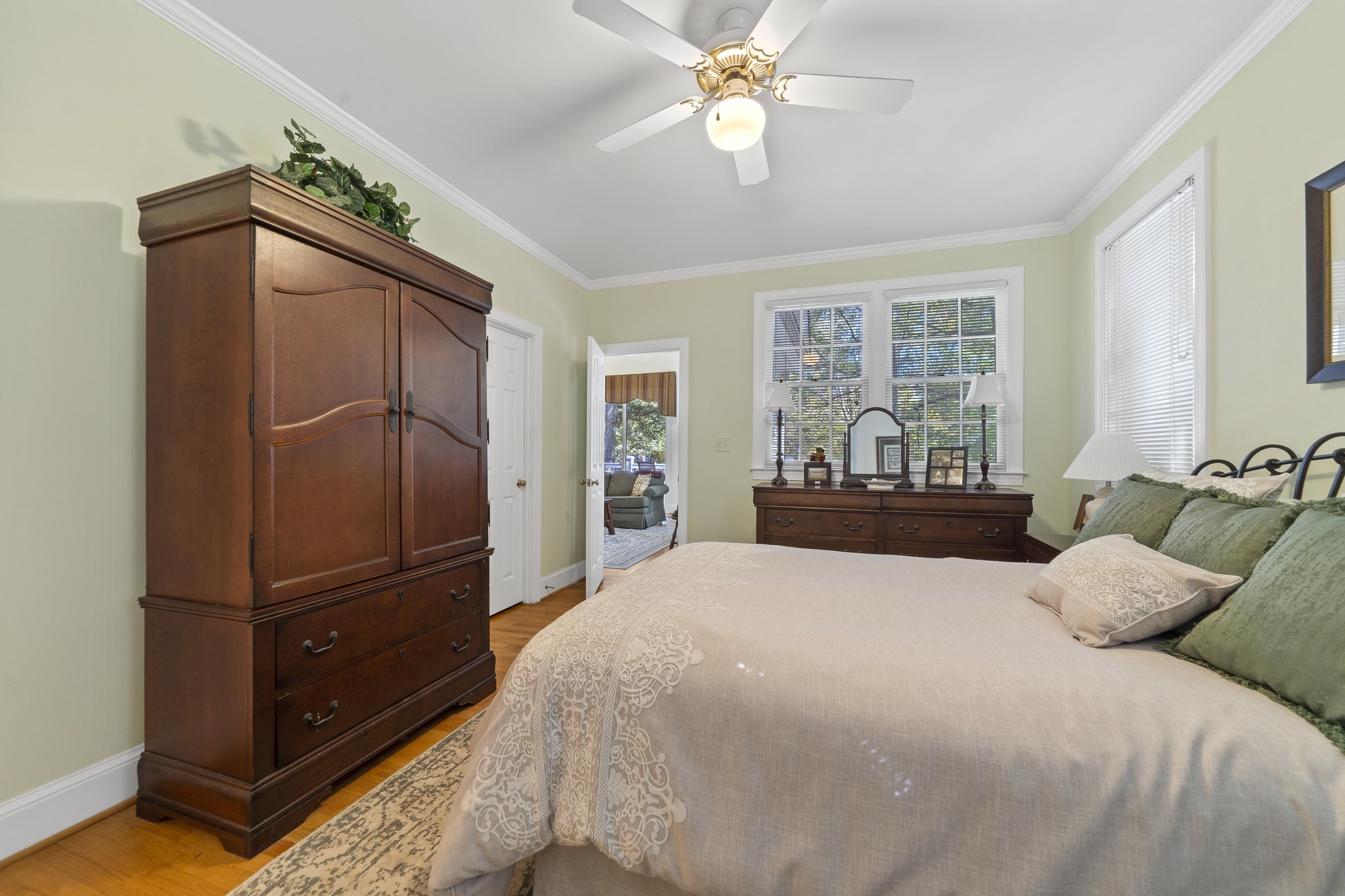 131 OAKTON SOUTH image 24