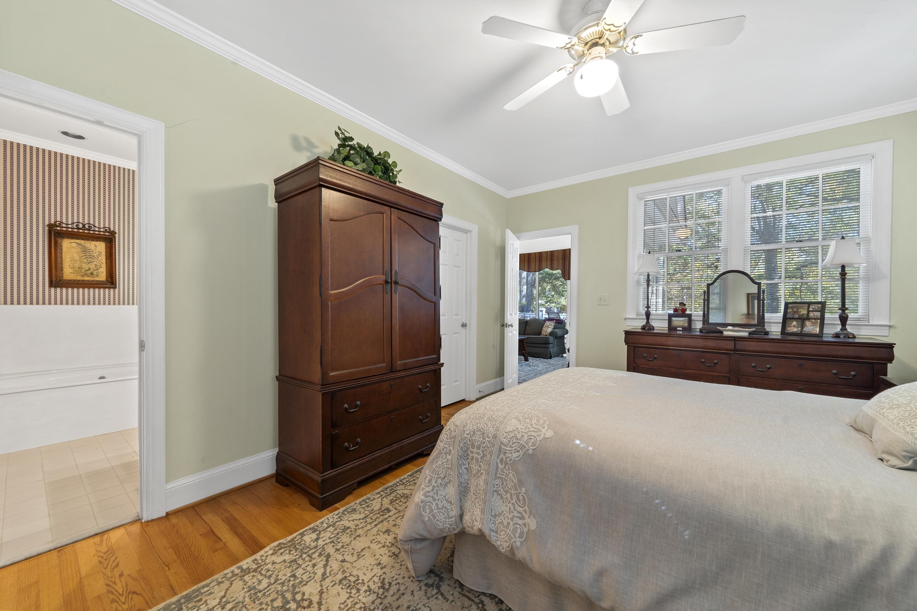 131 OAKTON SOUTH image 25