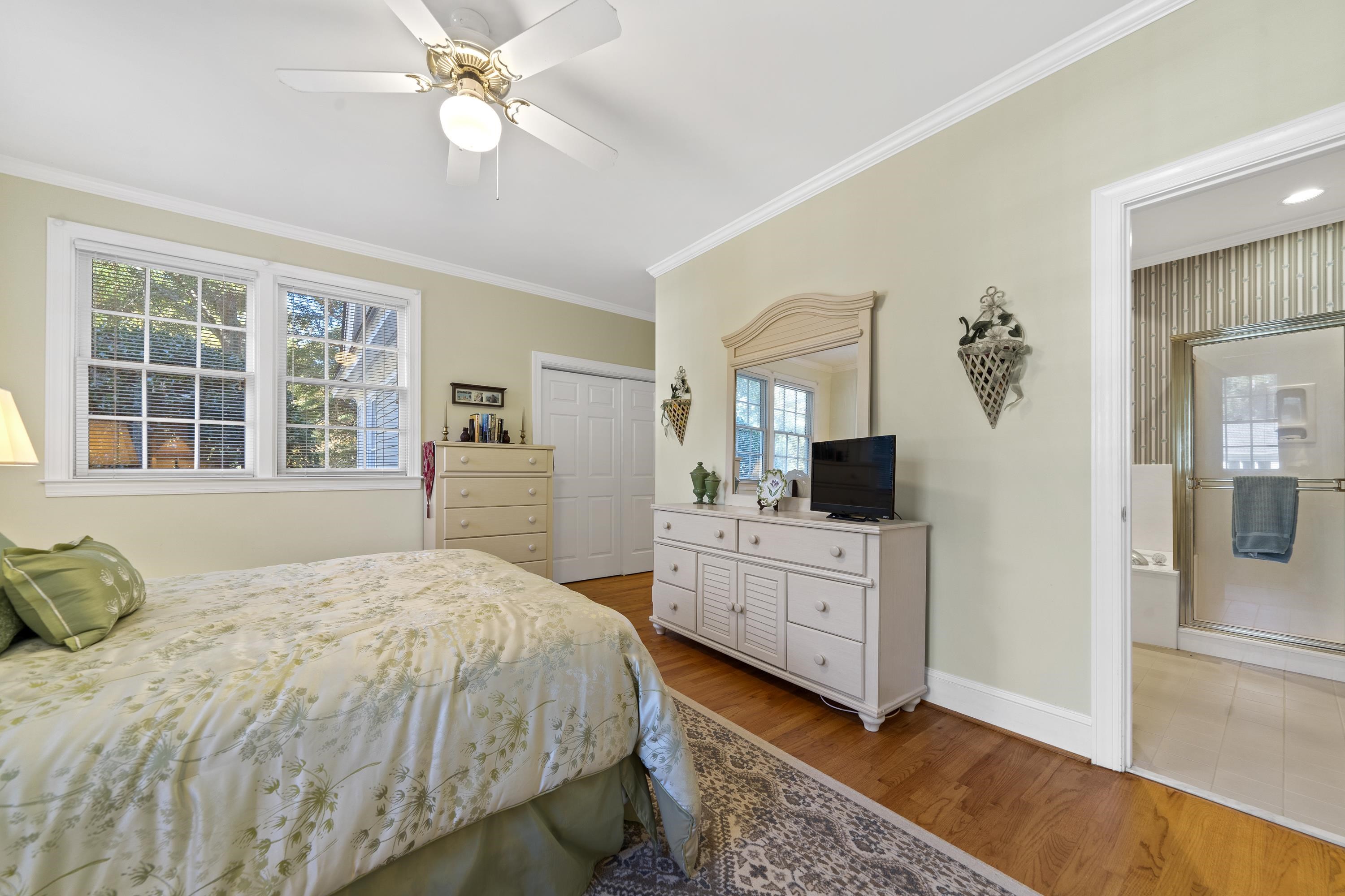 131 OAKTON SOUTH image 29