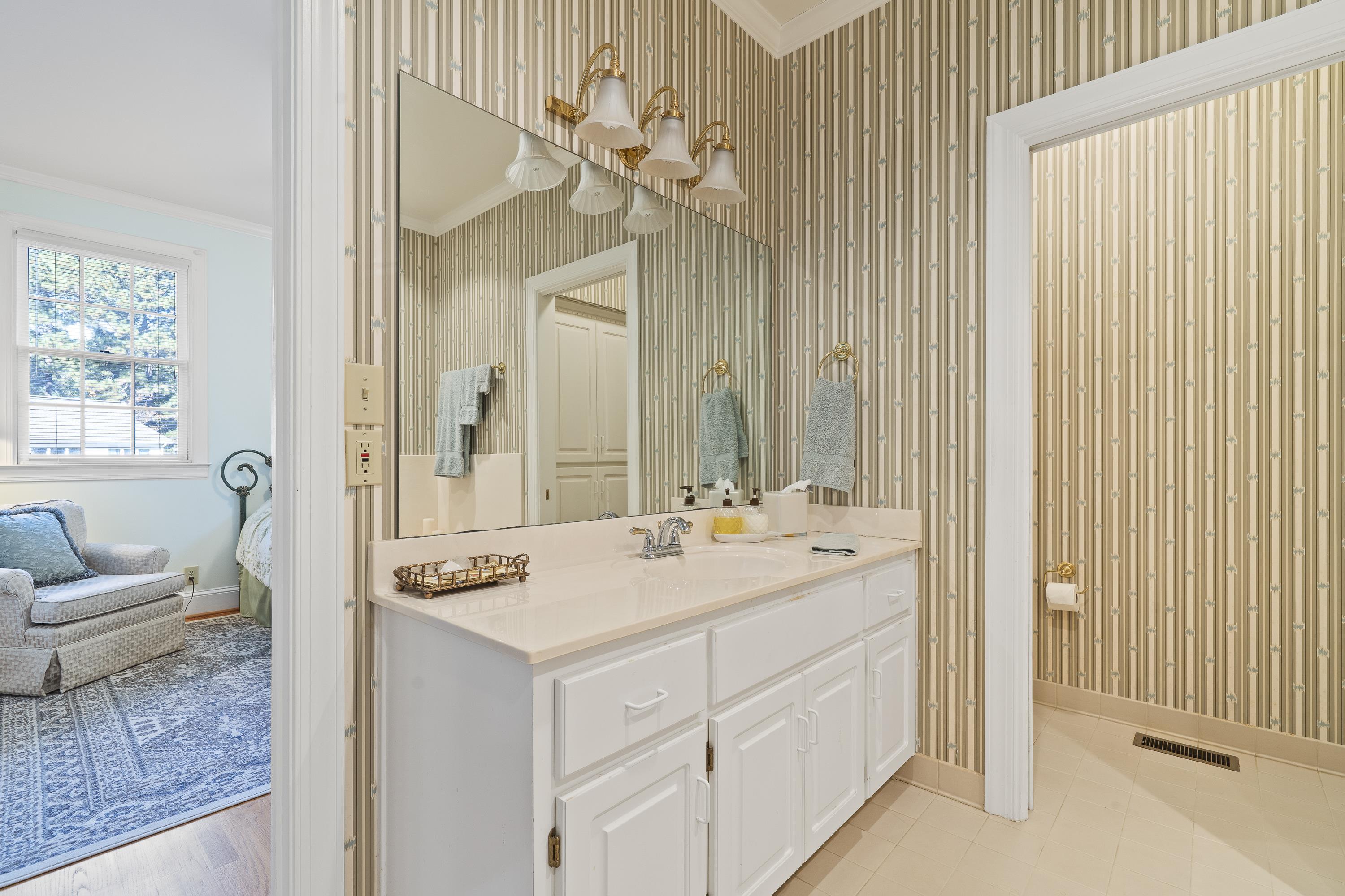 131 OAKTON SOUTH image 31