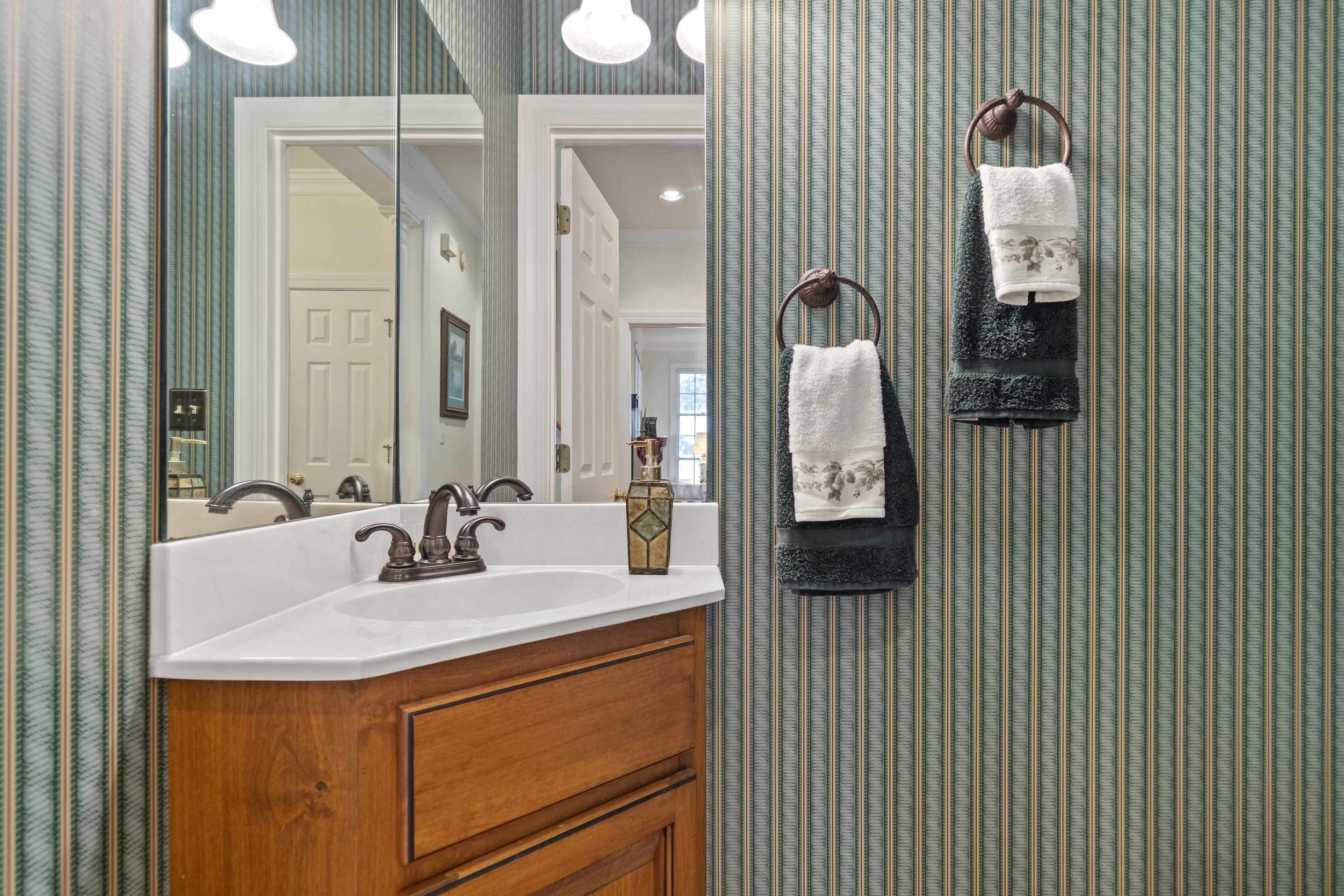 131 OAKTON SOUTH image 32