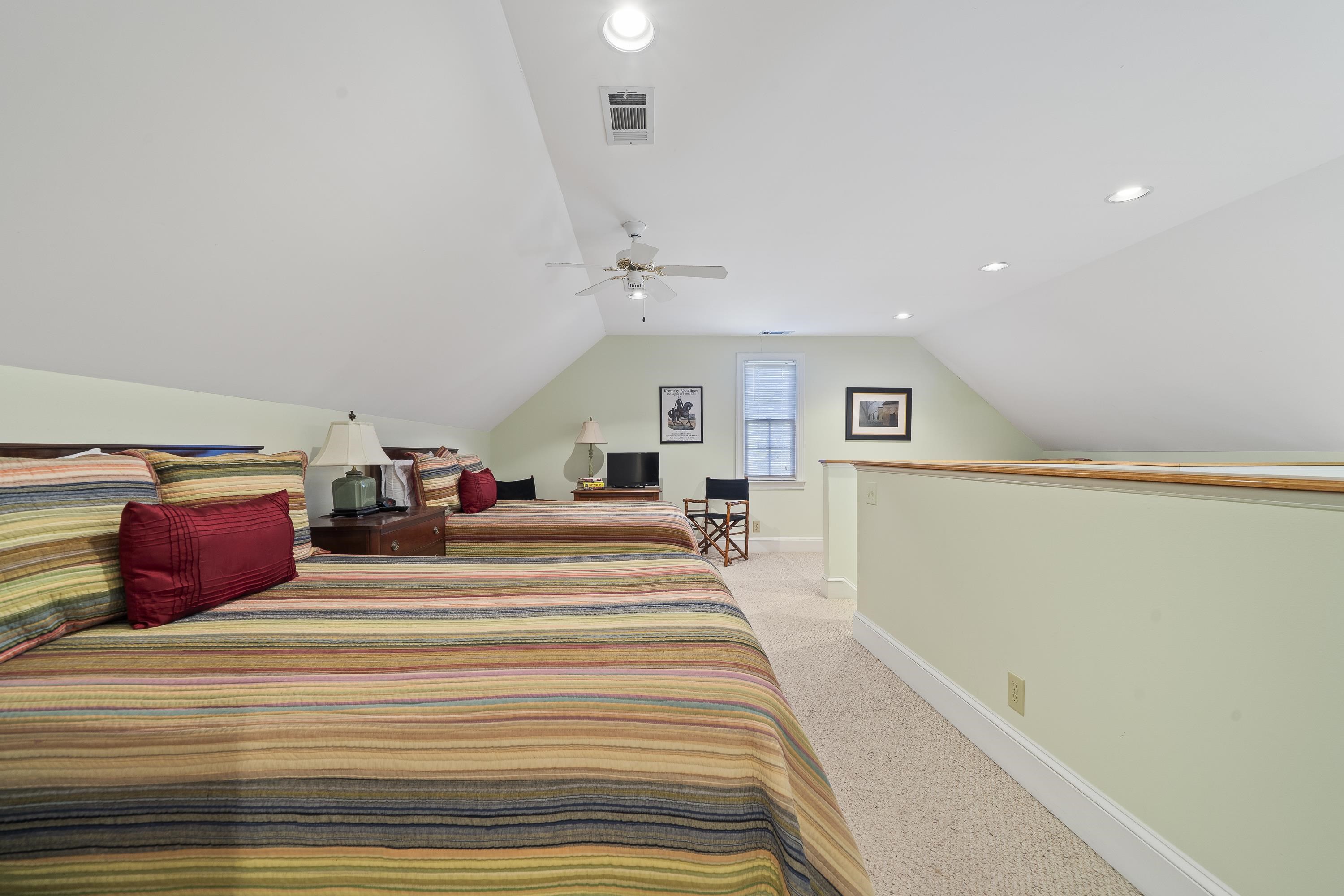 131 OAKTON SOUTH image 37